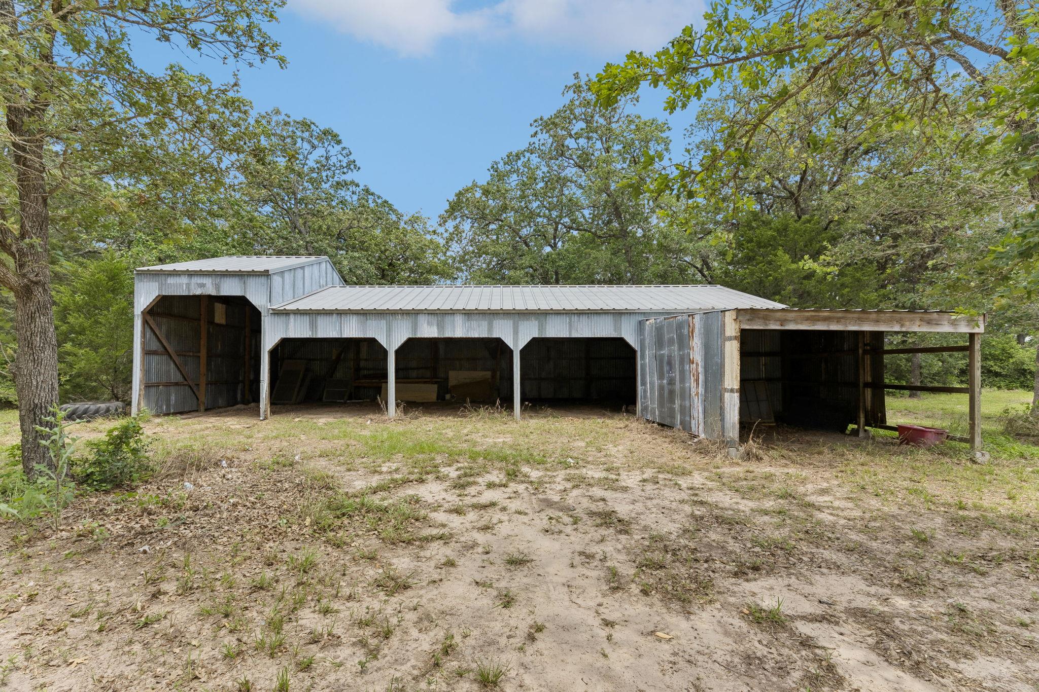 1811 W Old Lockhart Rd, West Point, TX 78963
