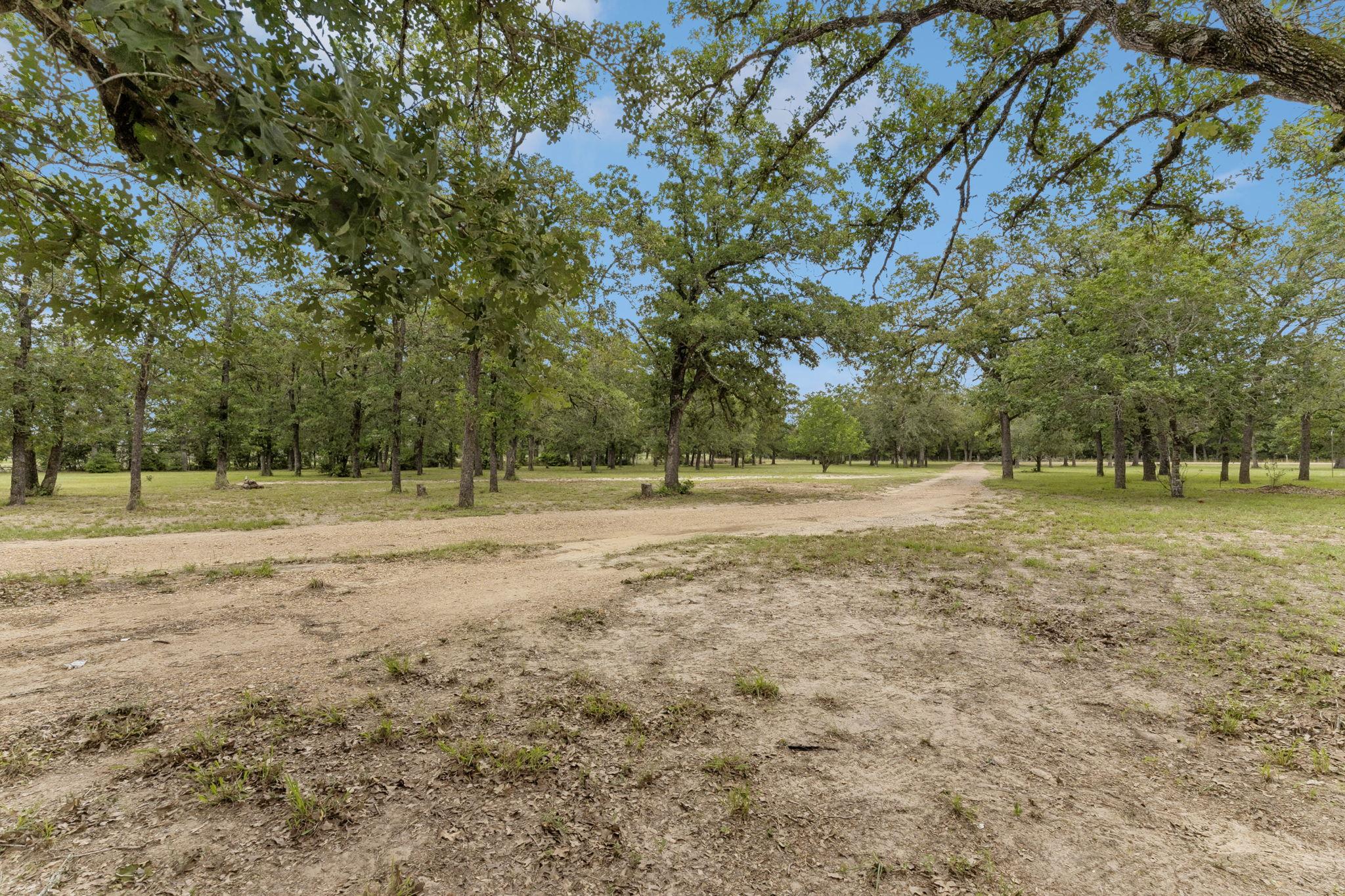 1811 W Old Lockhart Rd, West Point, TX 78963