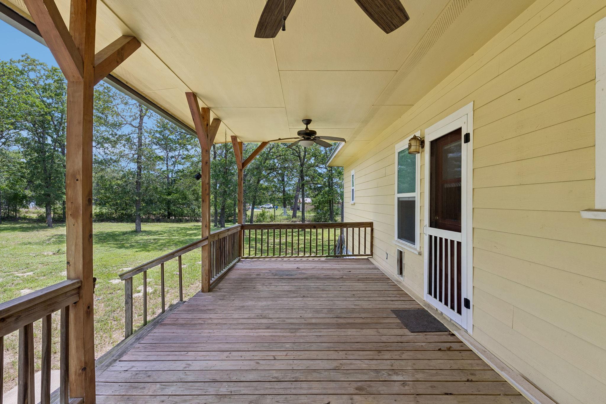 1811 W Old Lockhart Rd, West Point, TX 78963