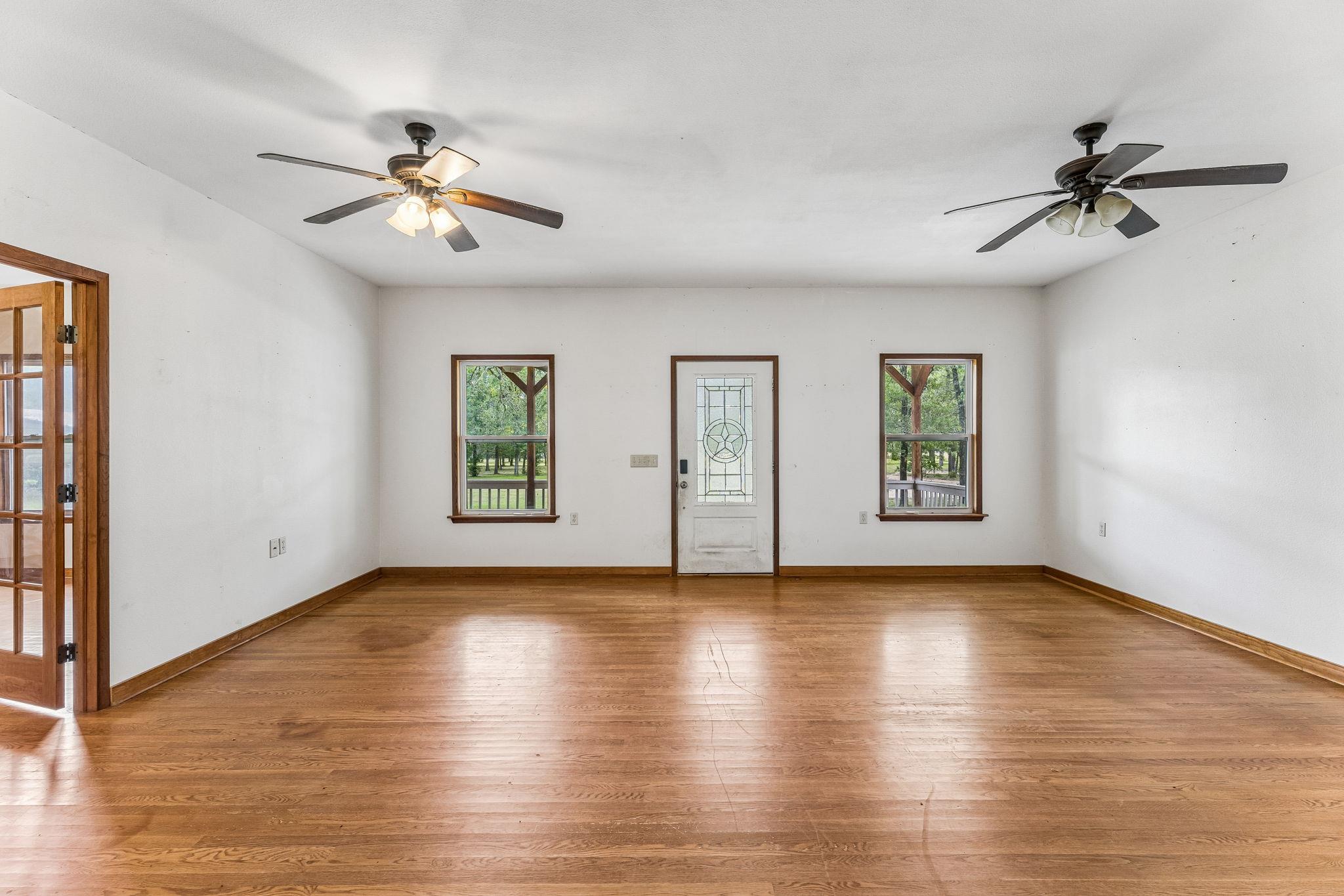 1811 W Old Lockhart Rd, West Point, TX 78963