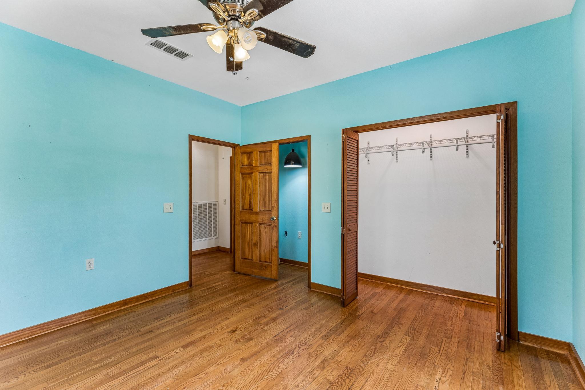 1811 W Old Lockhart Rd, West Point, TX 78963