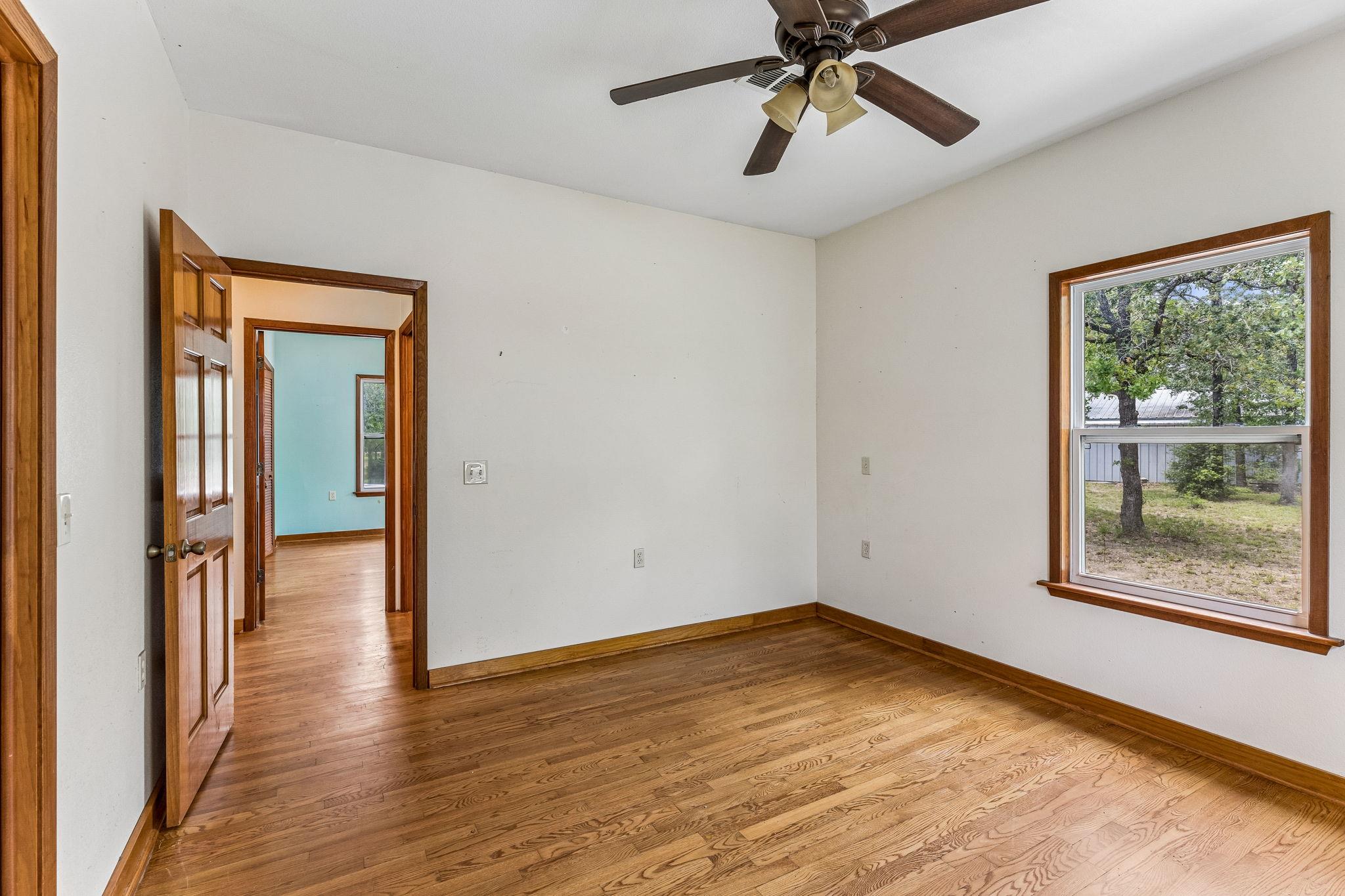 1811 W Old Lockhart Rd, West Point, TX 78963