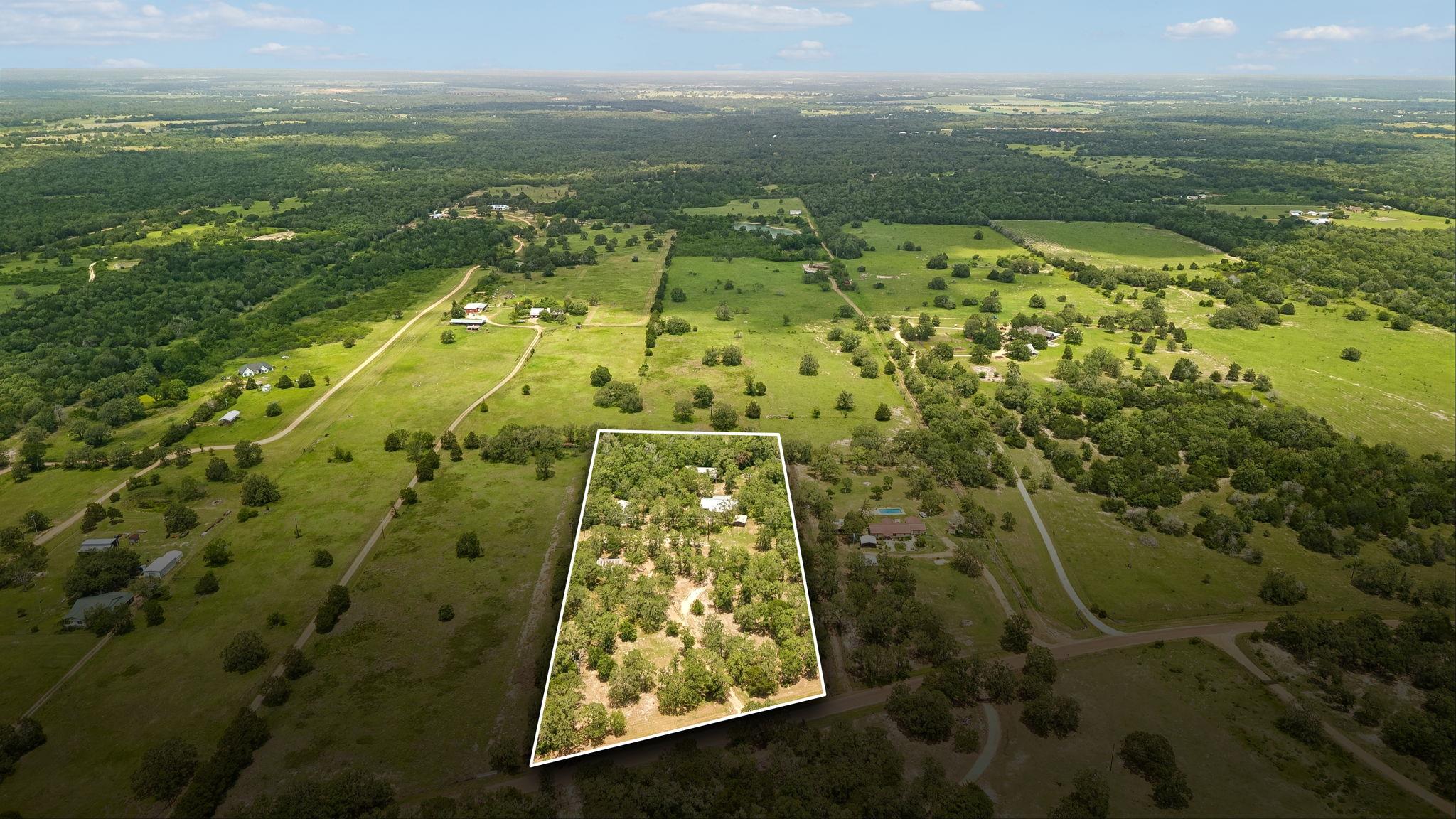 1811 W Old Lockhart Rd, West Point, TX 78963