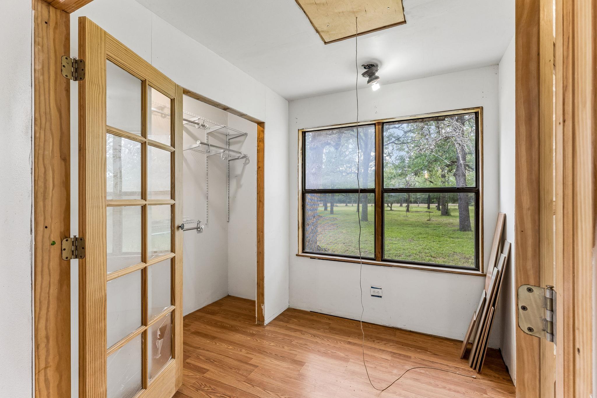 1811 W Old Lockhart Rd, West Point, TX 78963