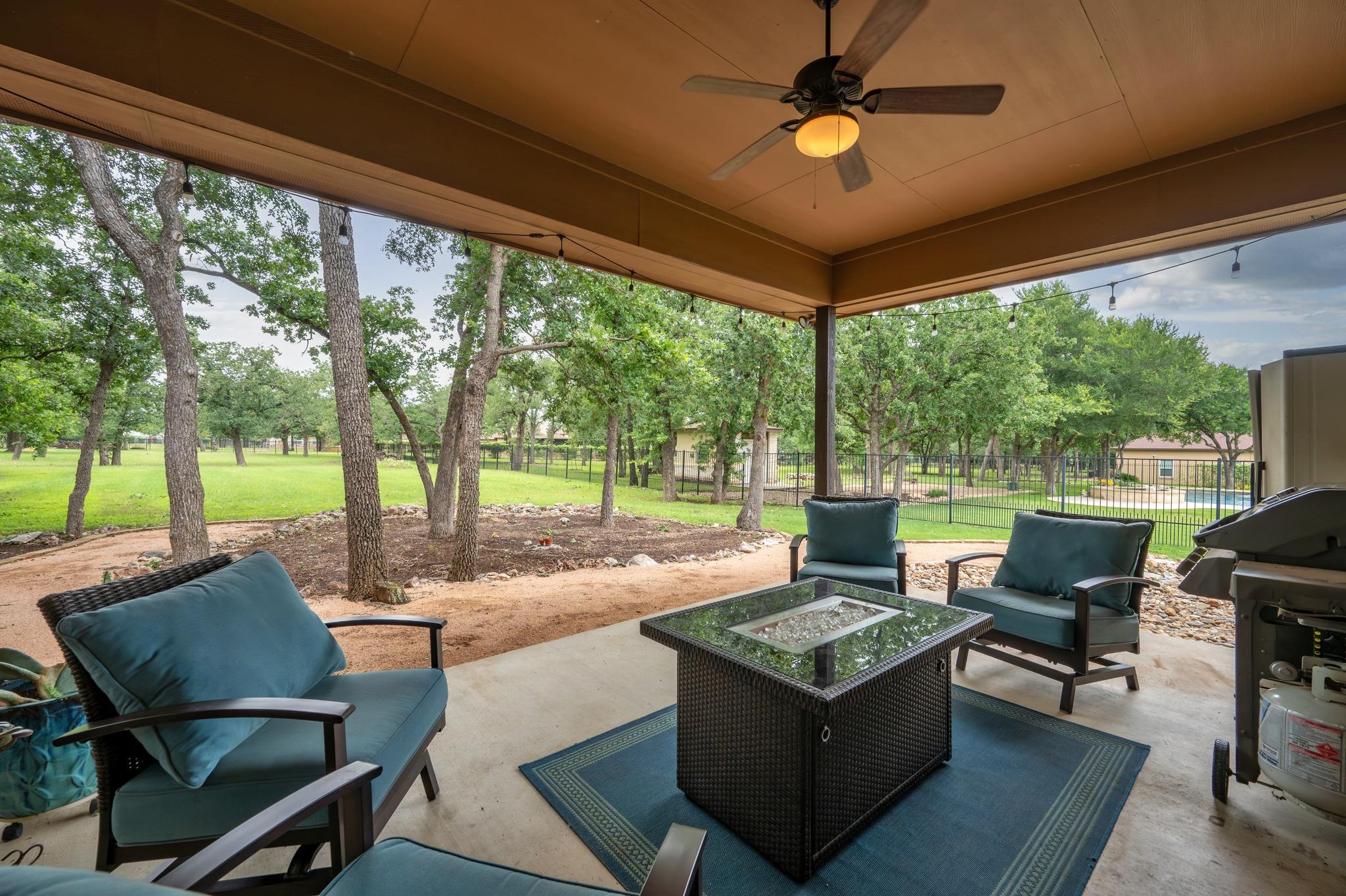 216 Independence Dr, Georgetown, TX 78633