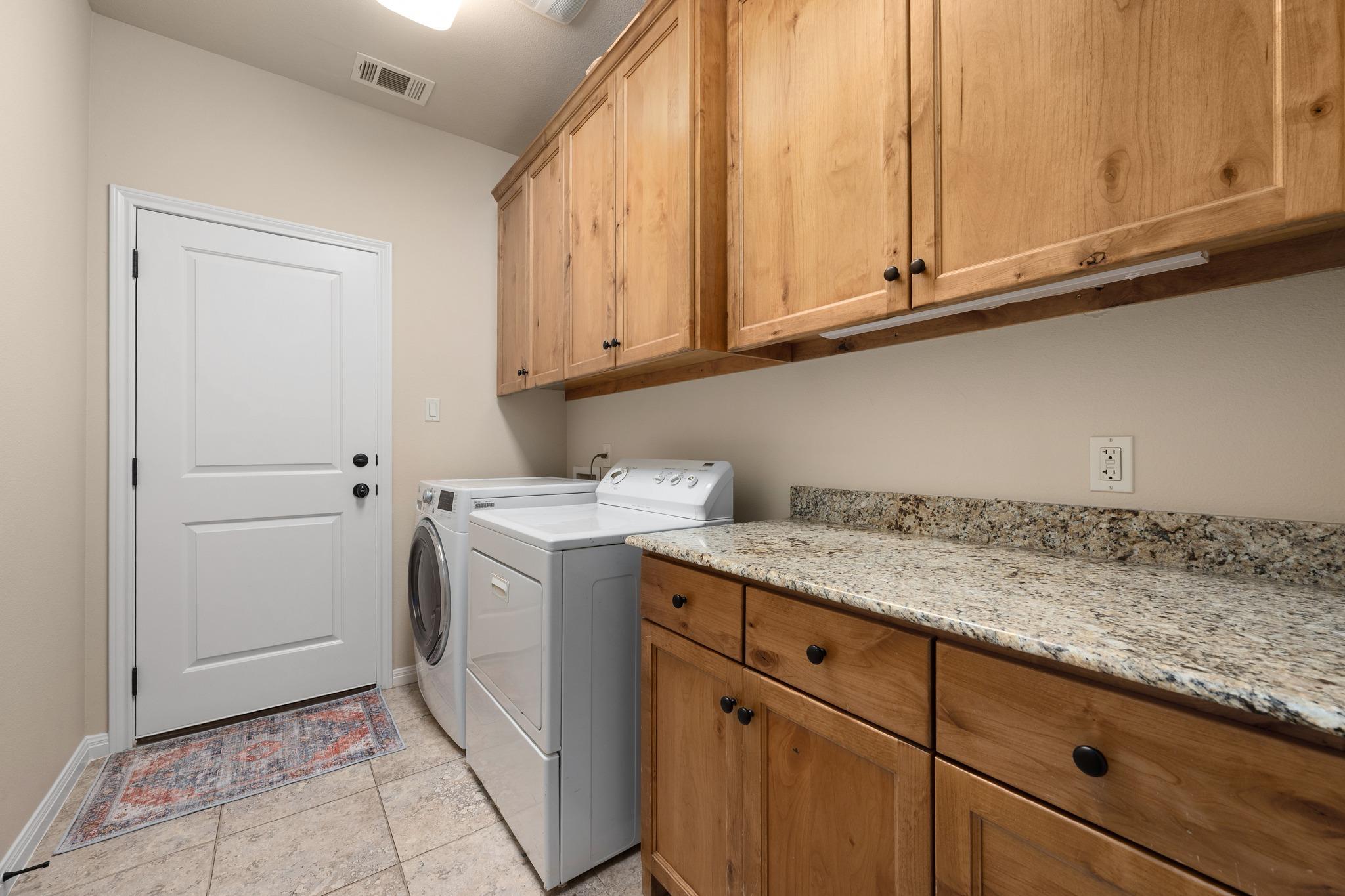 216 Independence Dr, Georgetown, TX 78633