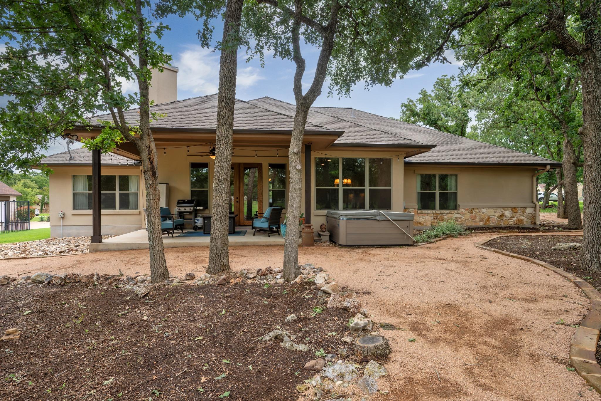 216 Independence Dr, Georgetown, TX 78633