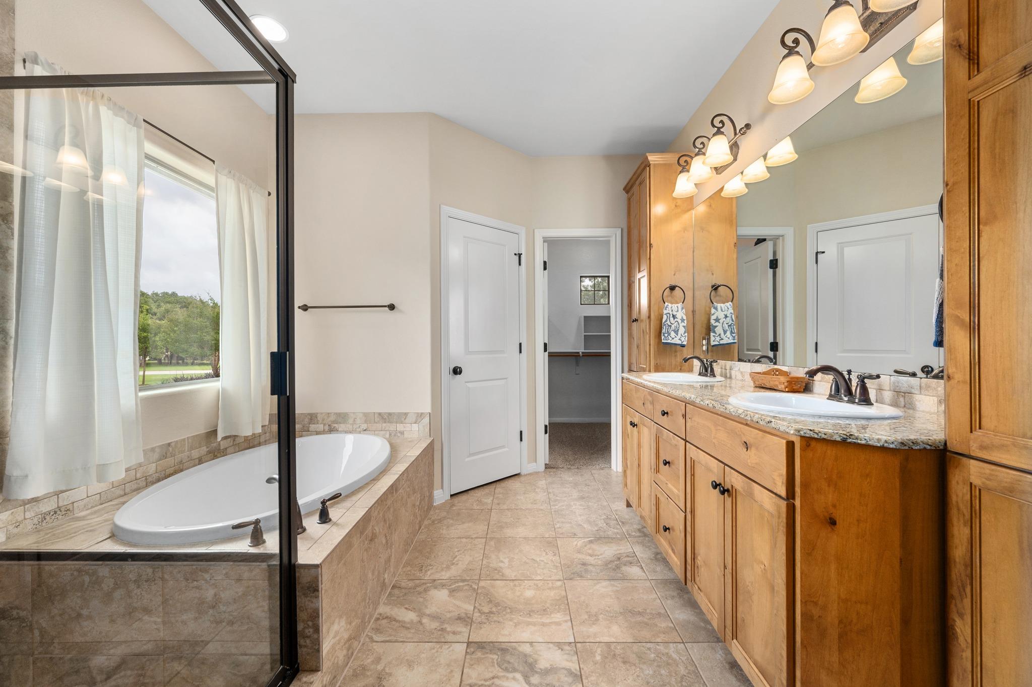 216 Independence Dr, Georgetown, TX 78633