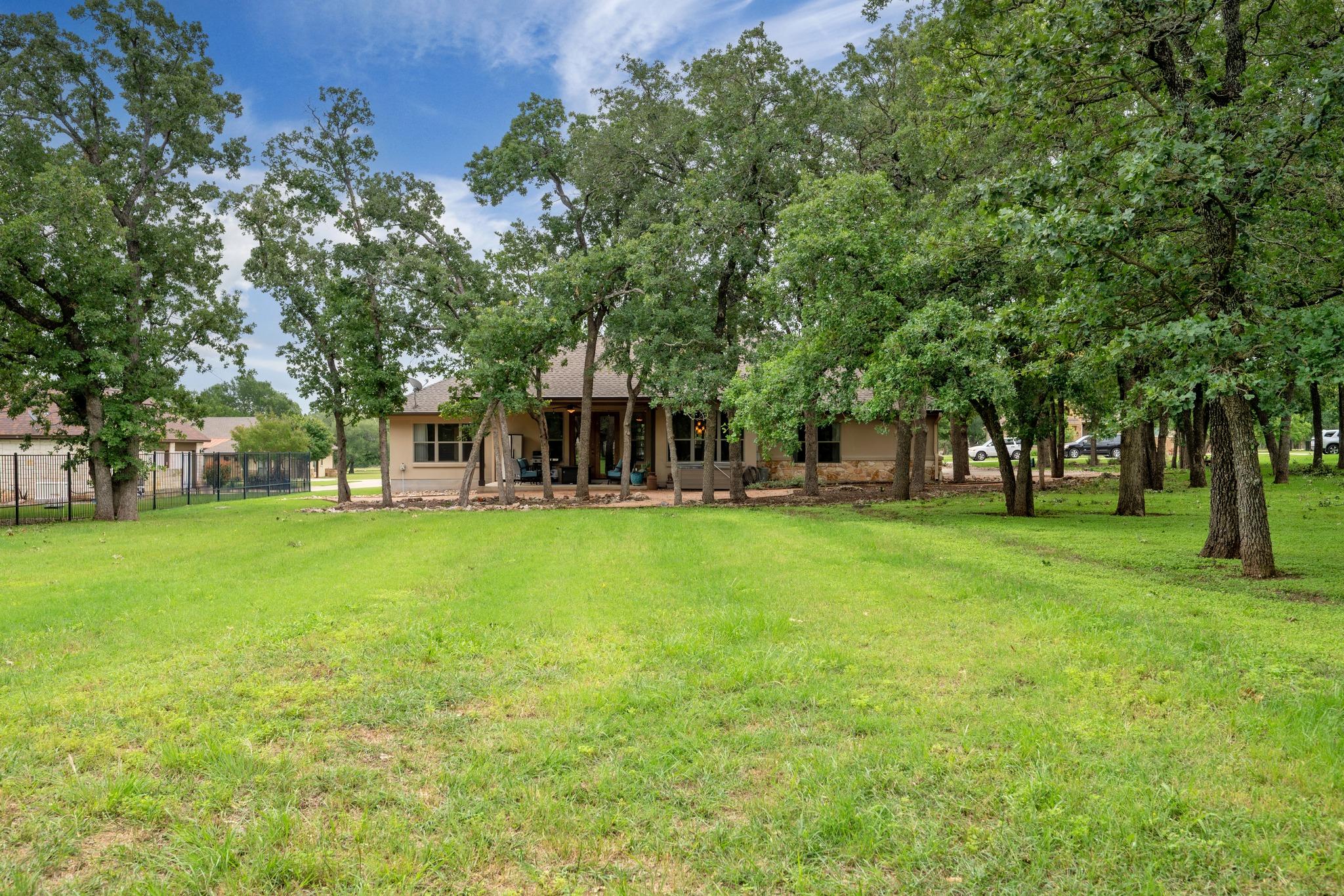 216 Independence Dr, Georgetown, TX 78633