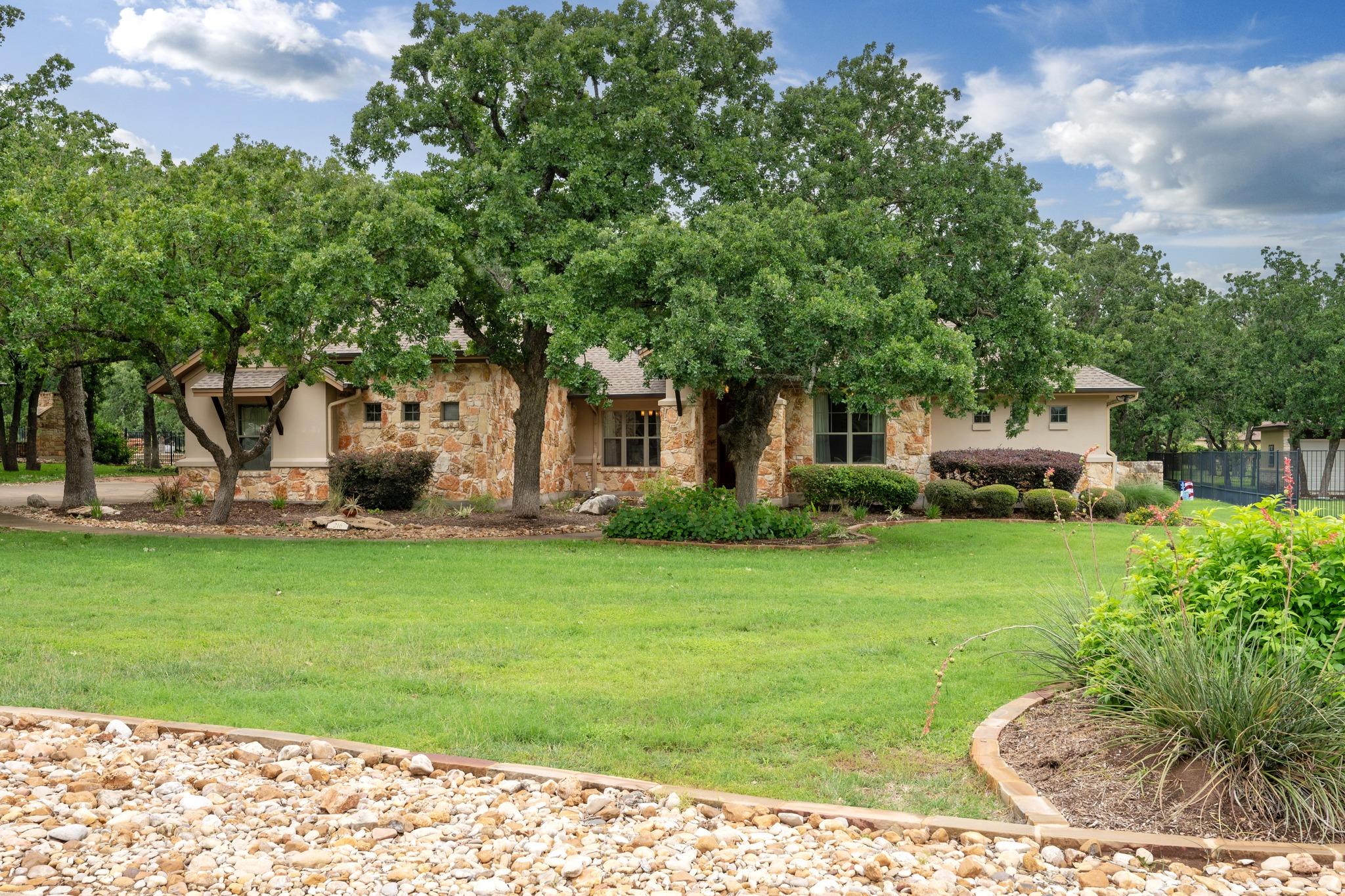 216 Independence Dr, Georgetown, TX 78633