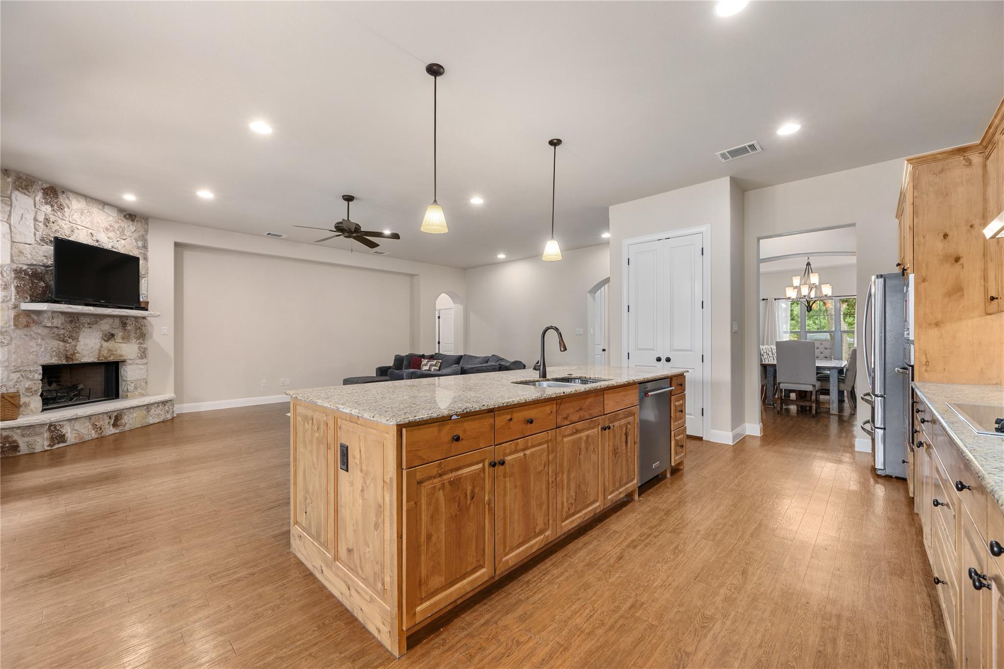 216 Independence Dr, Georgetown, TX 78633