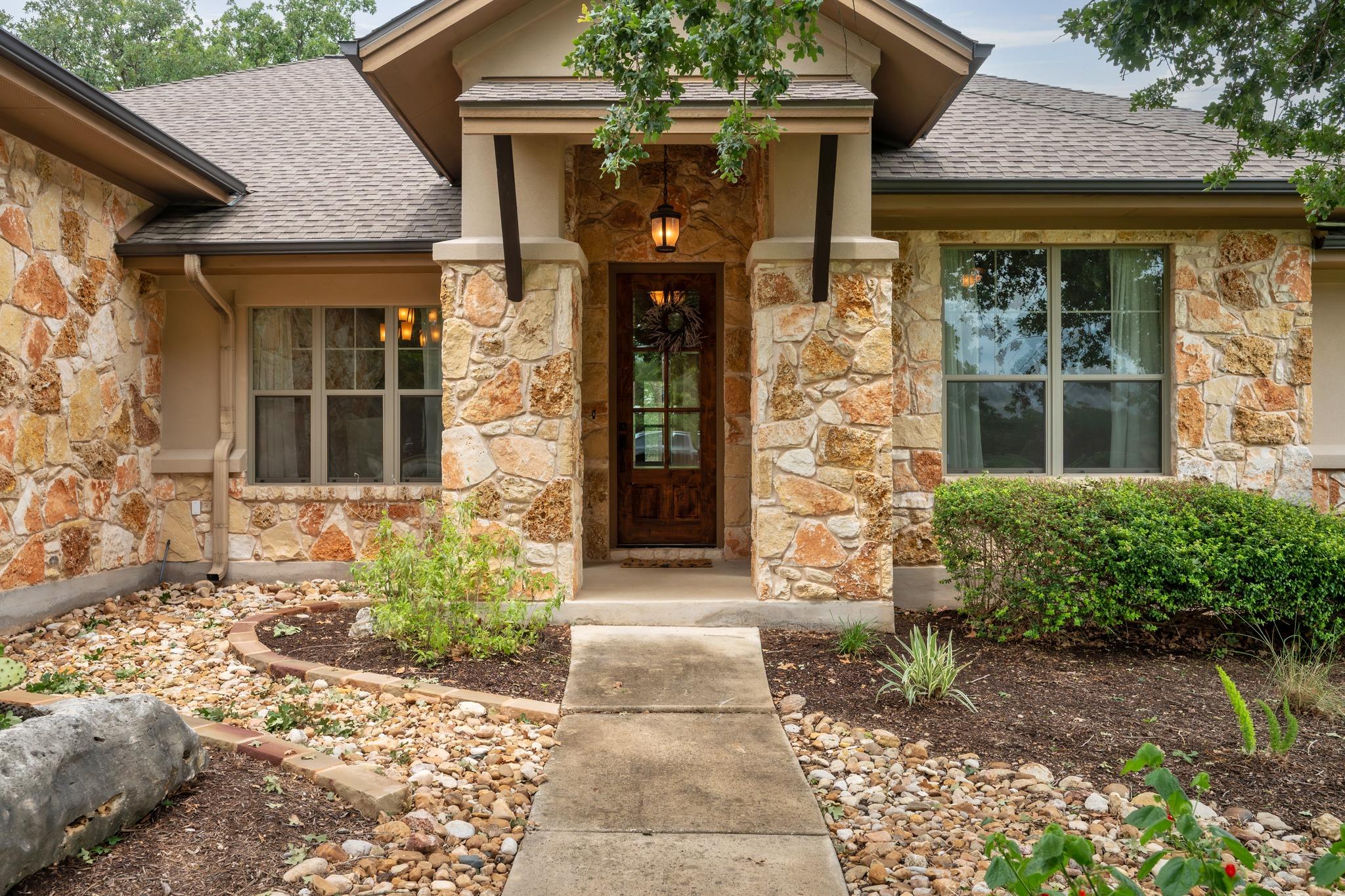 216 Independence Dr, Georgetown, TX 78633