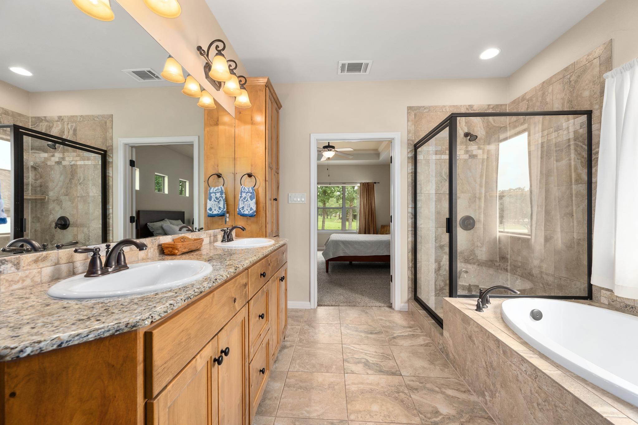216 Independence Dr, Georgetown, TX 78633