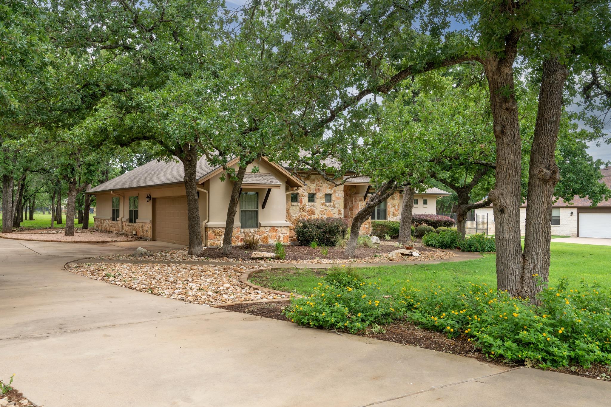 216 Independence Dr, Georgetown, TX 78633