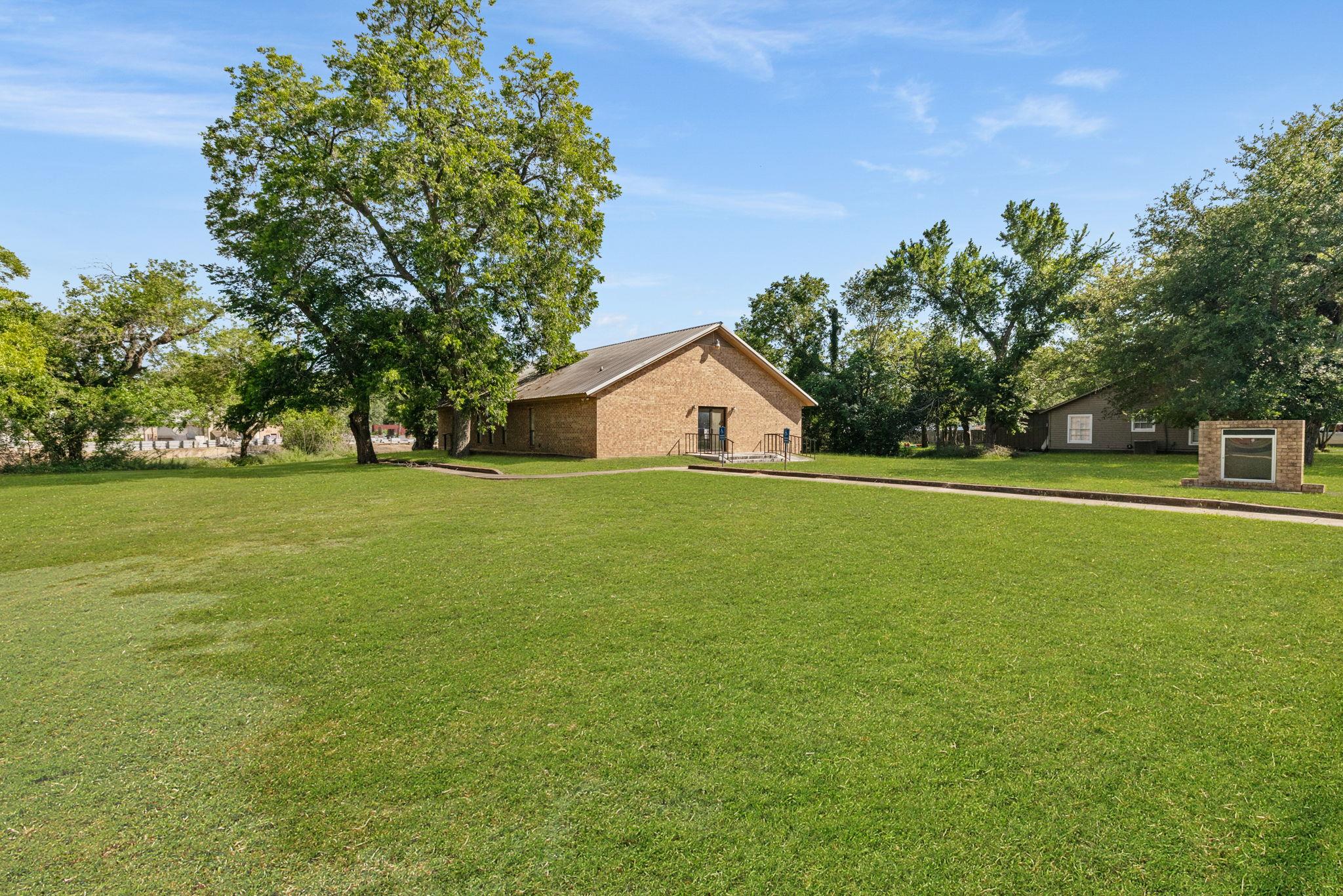 345 W Bell Ave, Rockdale, TX 76567