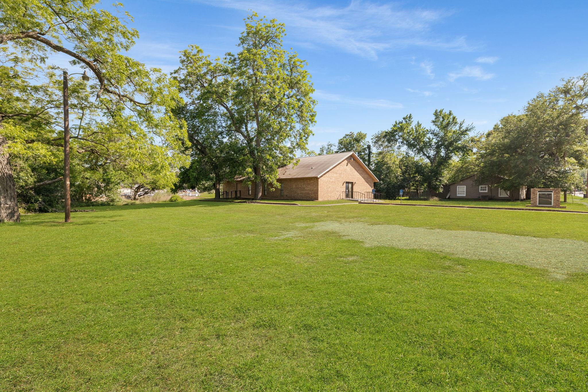345 W Bell Ave, Rockdale, TX 76567