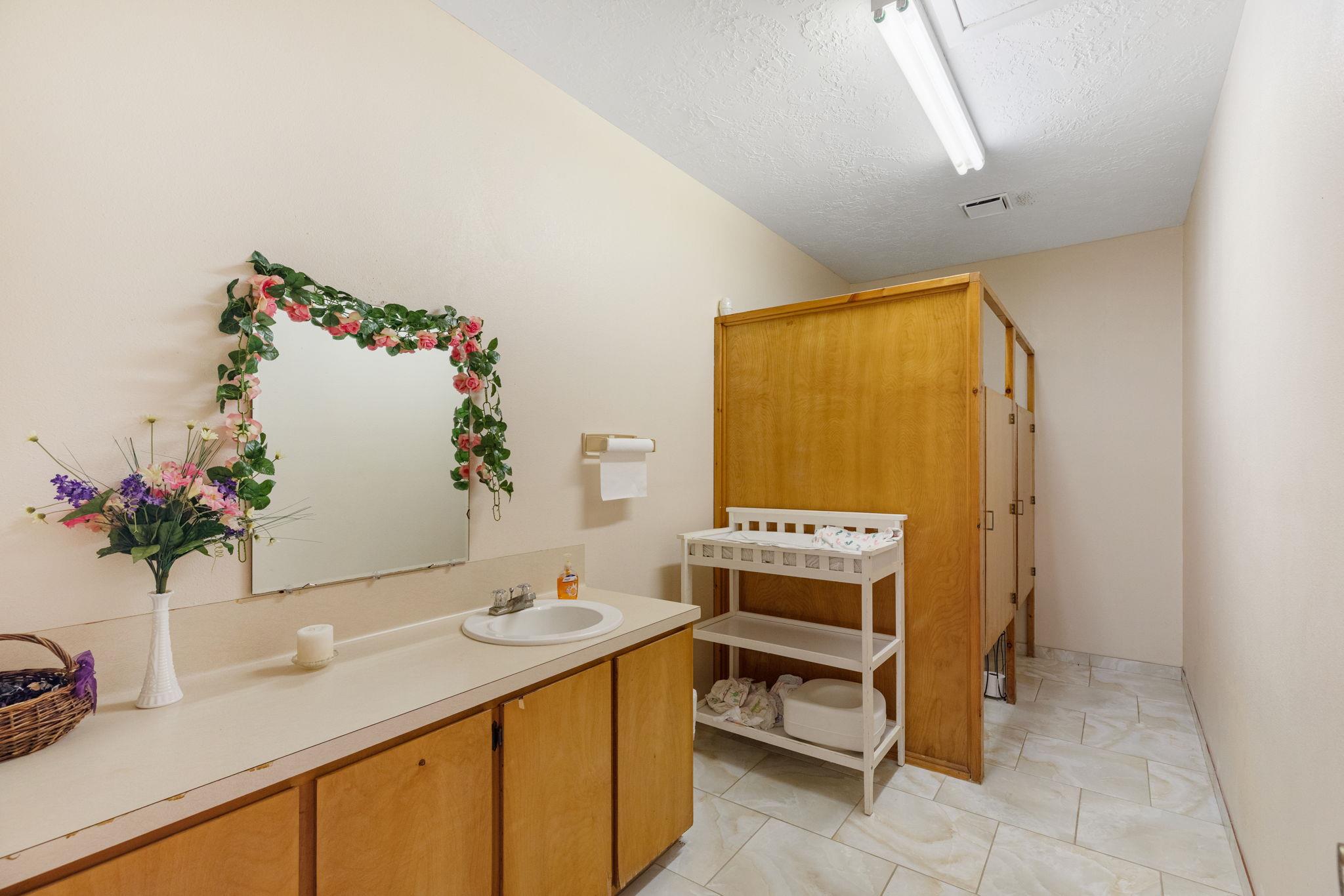 345 W Bell Ave, Rockdale, TX 76567
