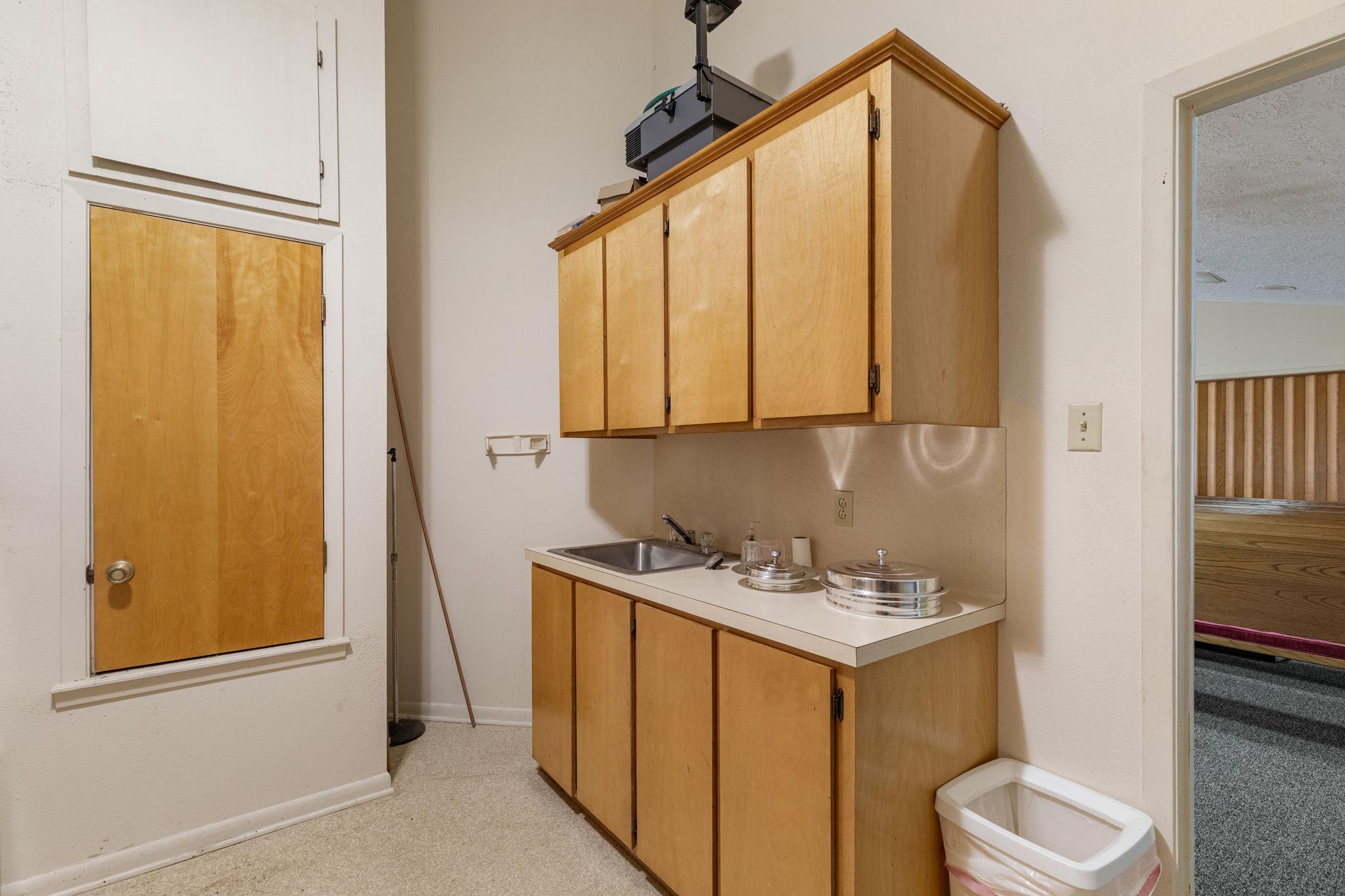 345 W Bell Ave, Rockdale, TX 76567