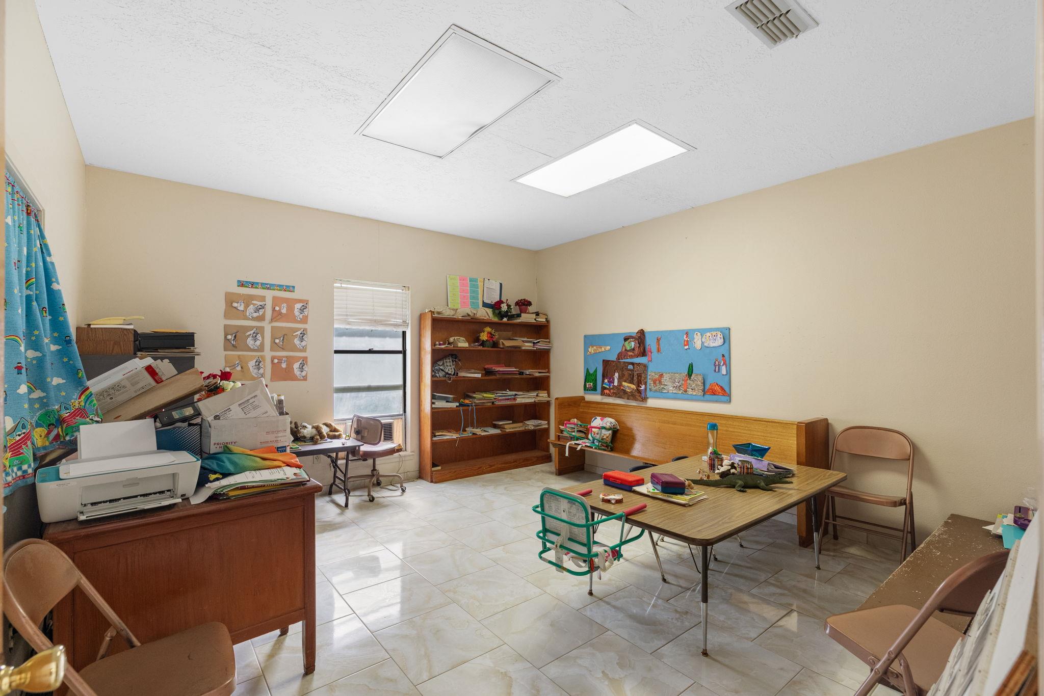 345 W Bell Ave, Rockdale, TX 76567