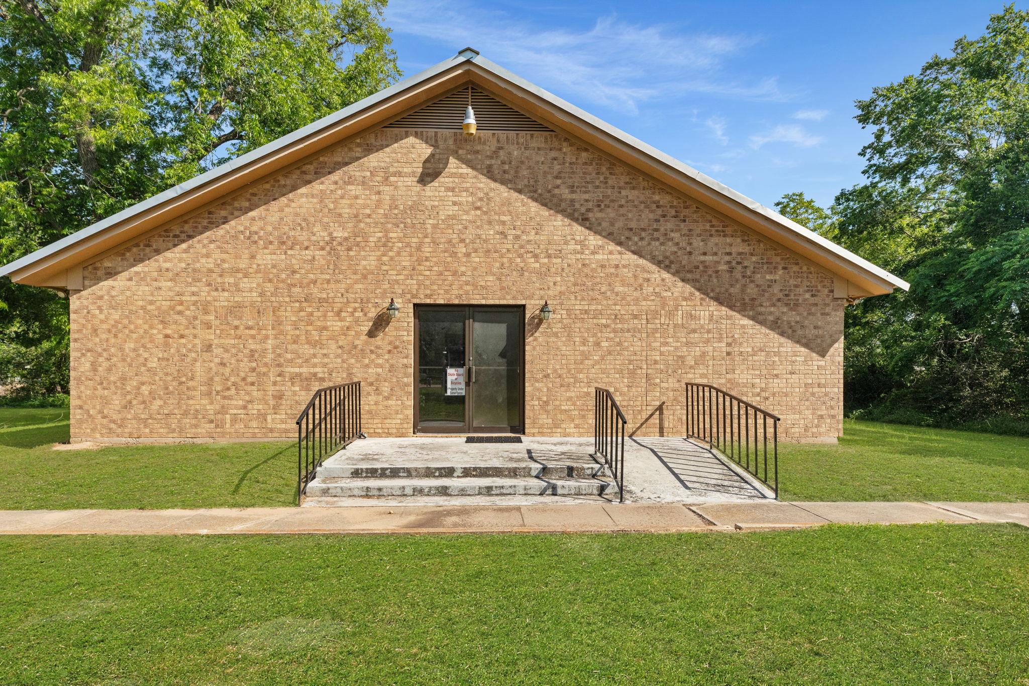 345 W Bell Ave, Rockdale, TX 76567