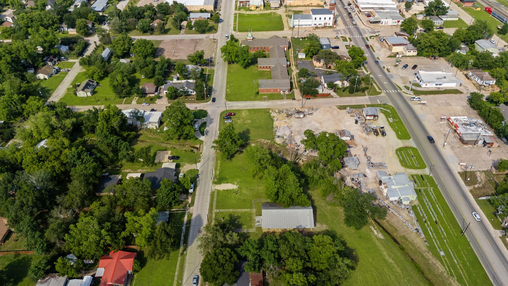 345 W Bell Ave, Rockdale, TX 76567