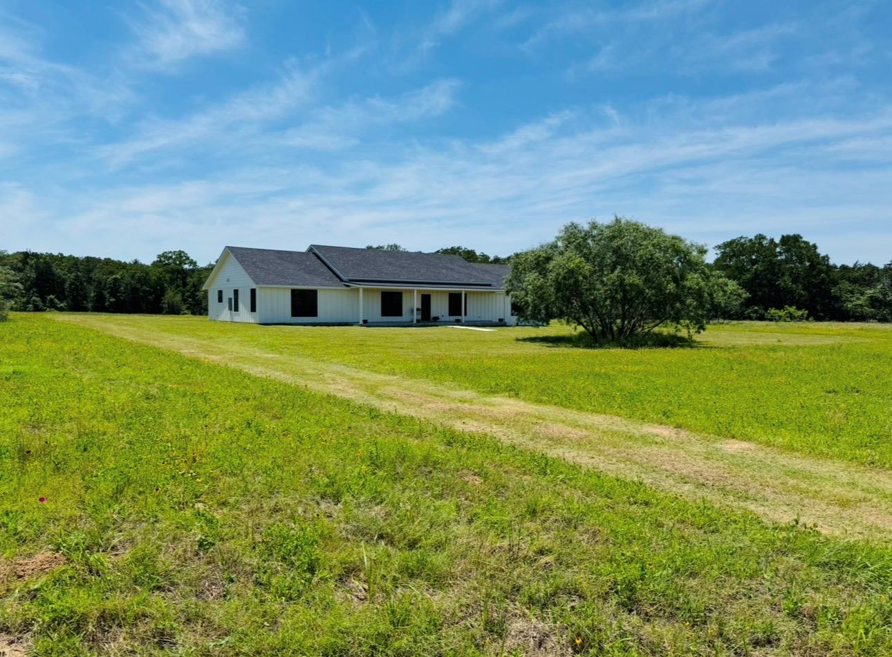 1294 Private Road 7037, Lexington, TX 78947