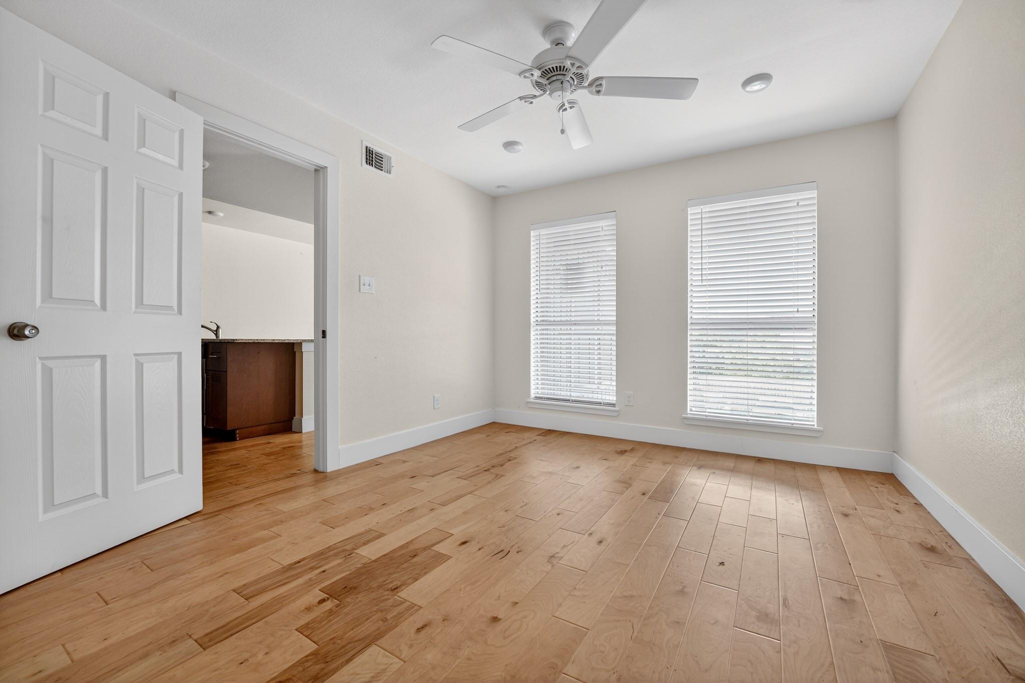 909 Reinli St # 240, Austin, TX 78751
