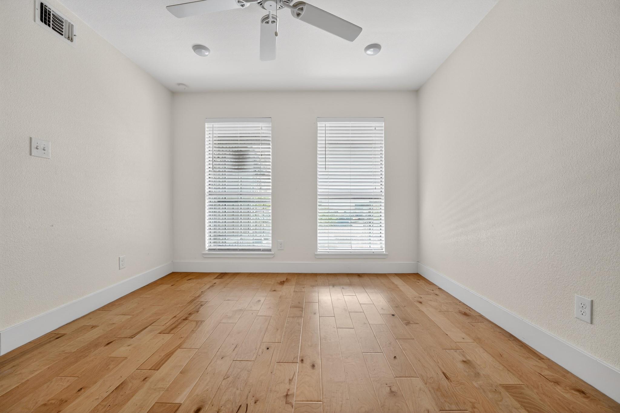 909 Reinli St # 240, Austin, TX 78751