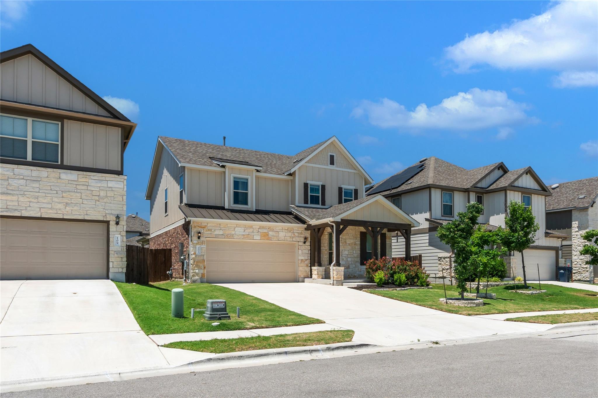 201 Bella Luna Way, Liberty Hill, TX 78642