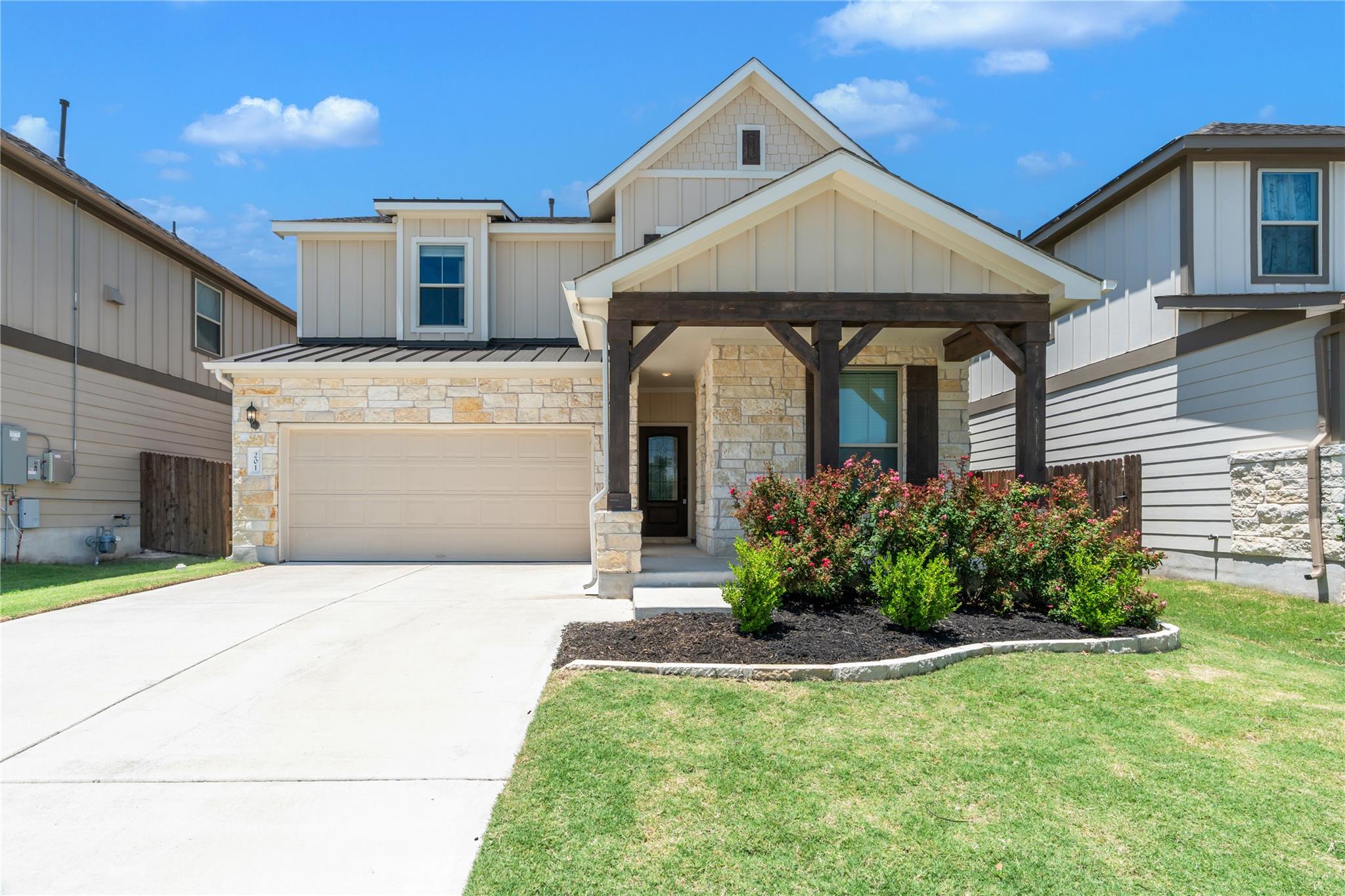 201 Bella Luna Way, Liberty Hill, TX 78642