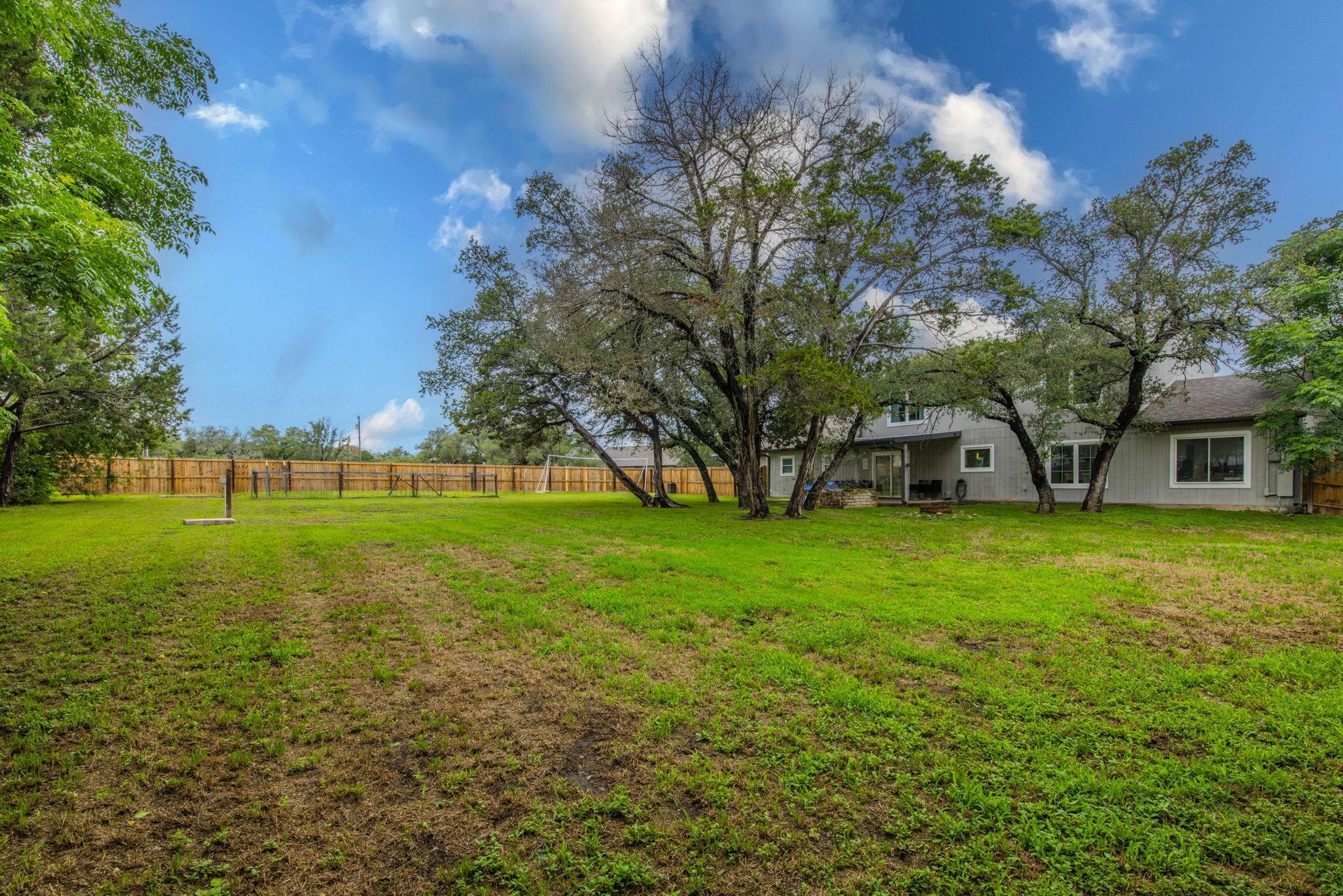 411 Carriage Oaks Dr, Liberty Hill, TX 78642