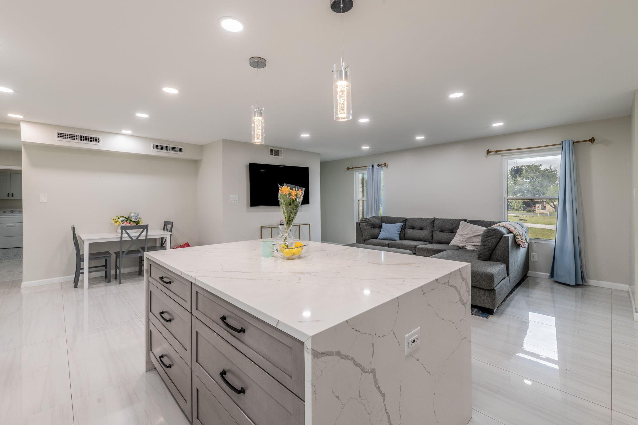 411 Carriage Oaks Dr, Liberty Hill, TX 78642