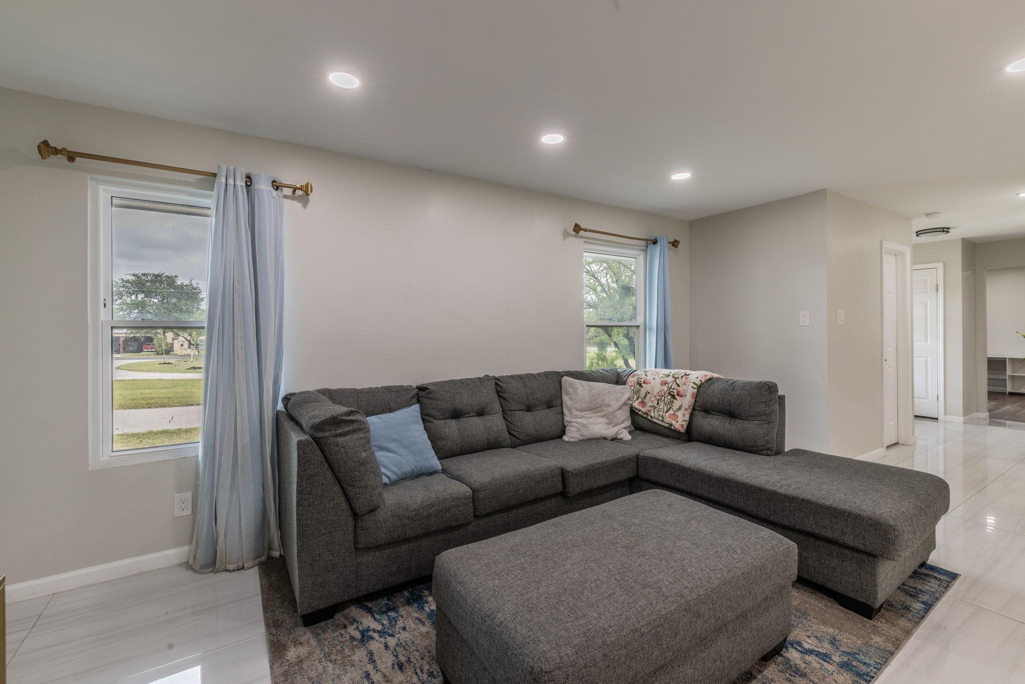 411 Carriage Oaks Dr, Liberty Hill, TX 78642