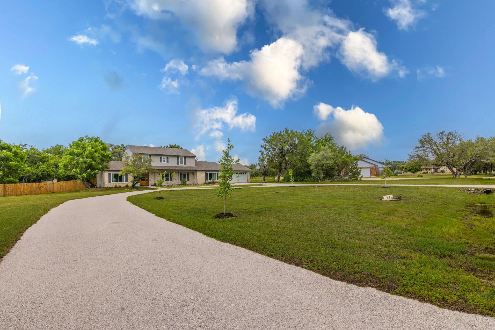 411 Carriage Oaks Dr, Liberty Hill, TX 78642