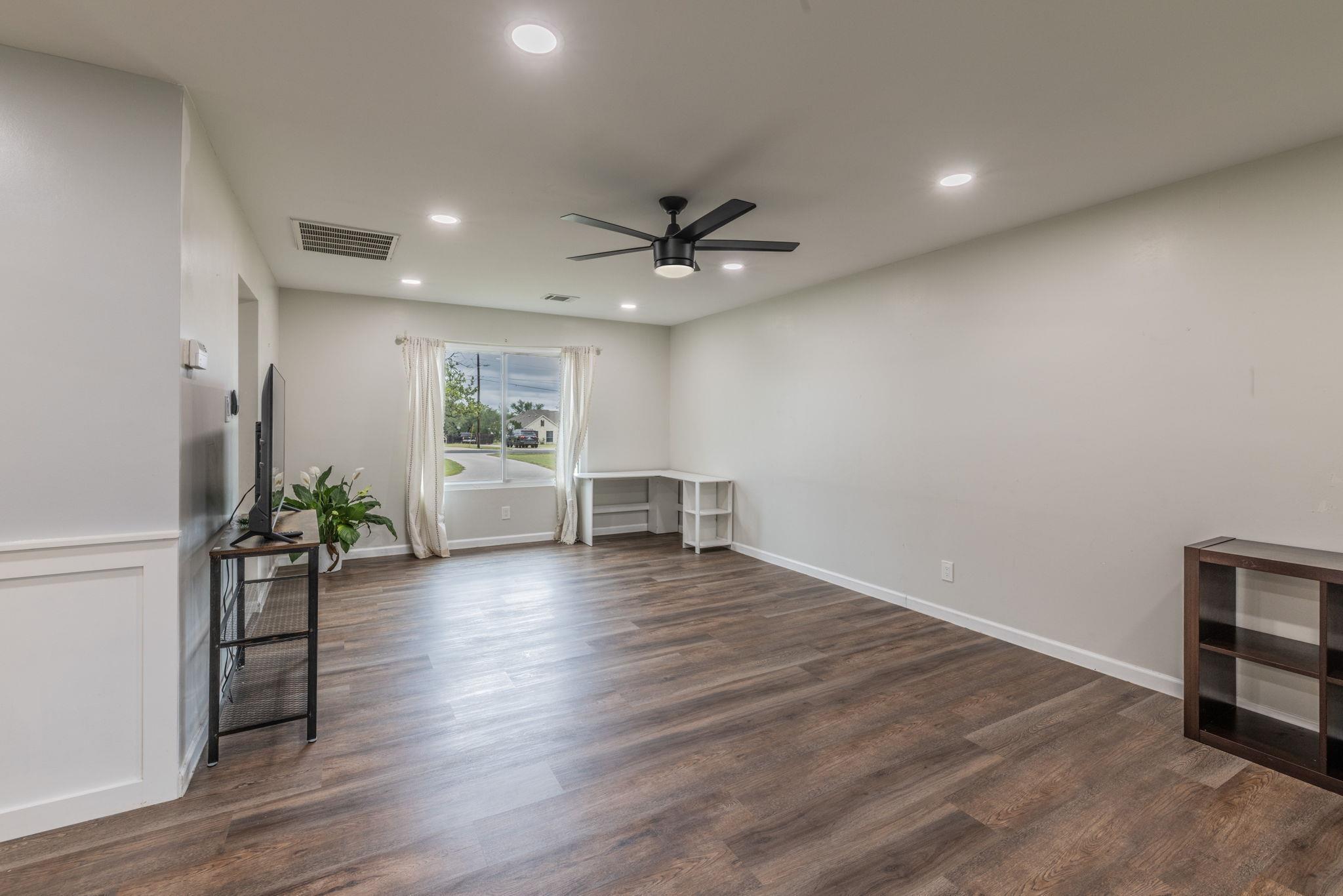 411 Carriage Oaks Dr, Liberty Hill, TX 78642