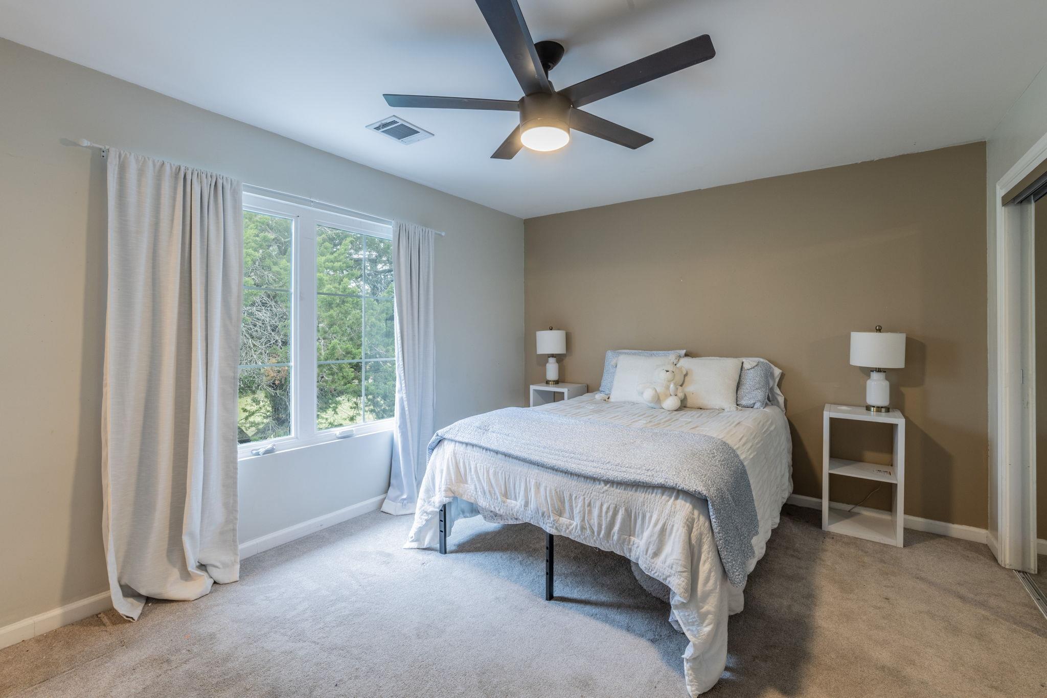 411 Carriage Oaks Dr, Liberty Hill, TX 78642