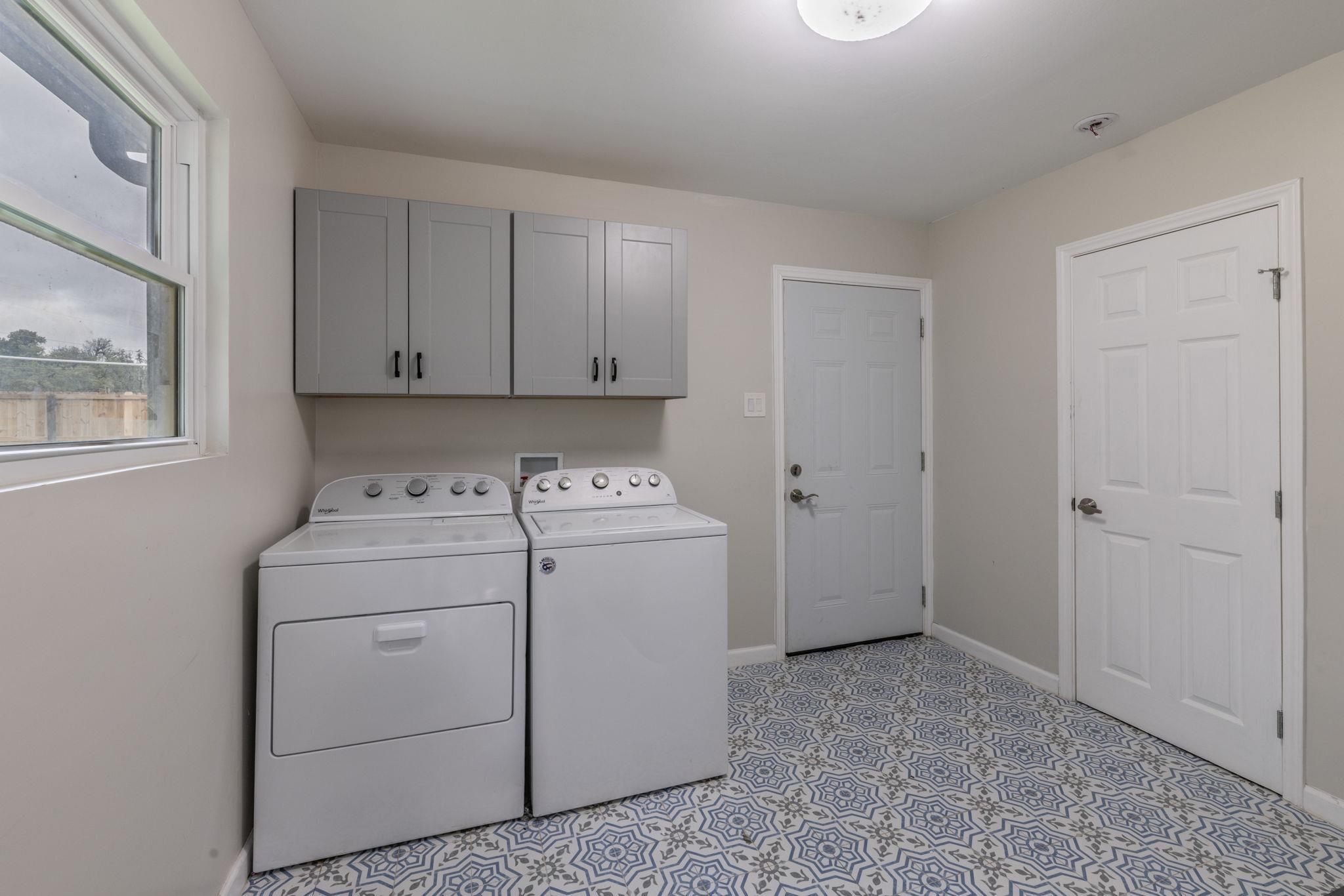 411 Carriage Oaks Dr, Liberty Hill, TX 78642