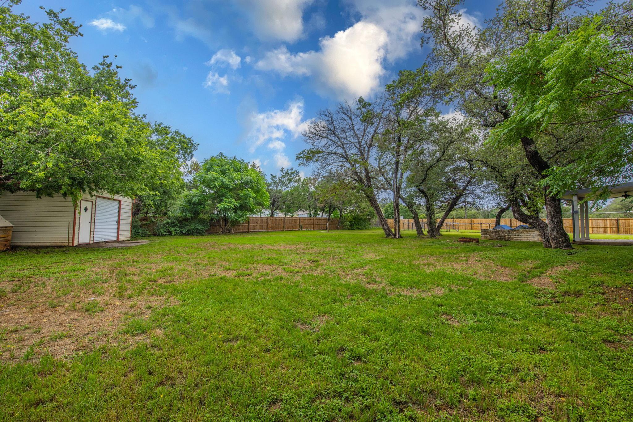 411 Carriage Oaks Dr, Liberty Hill, TX 78642
