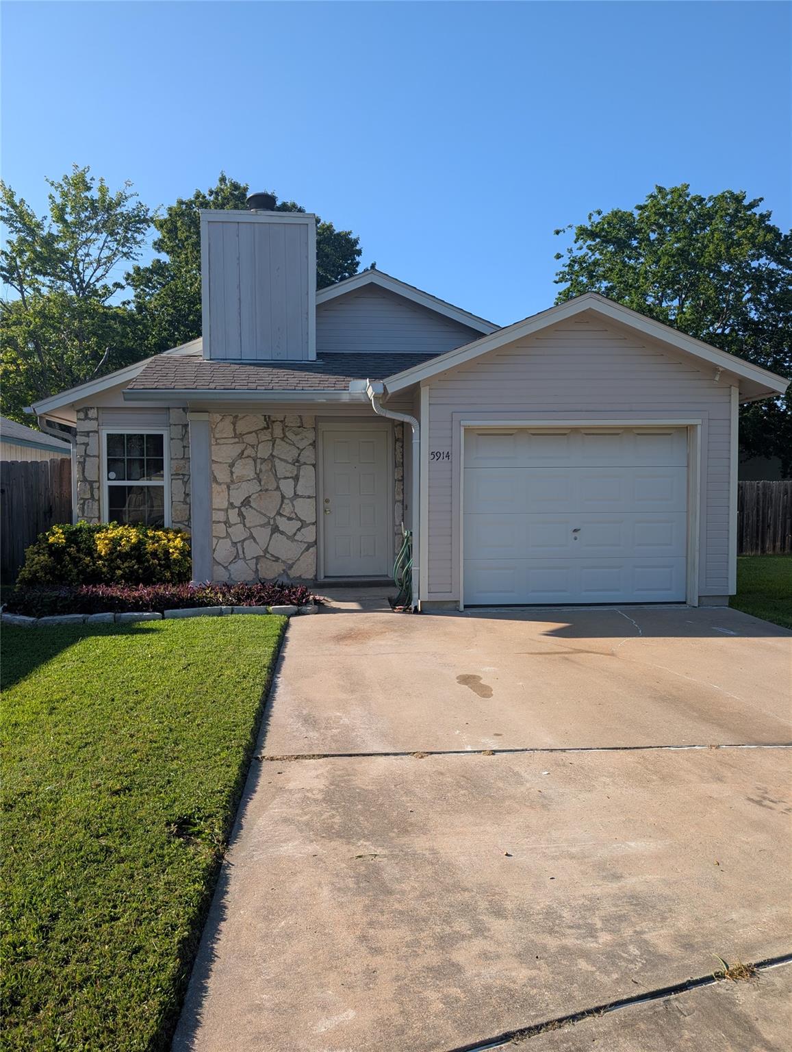 5914 Green Acres St, Austin, TX 78727