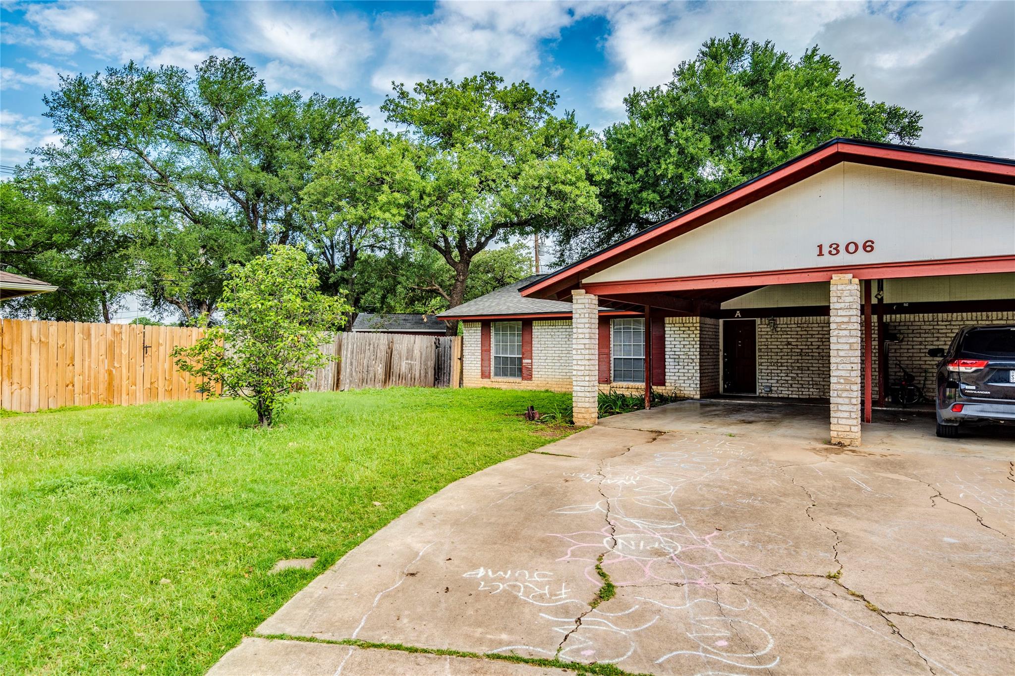 1306 Glenda Dr # A, Round Rock, TX 78681