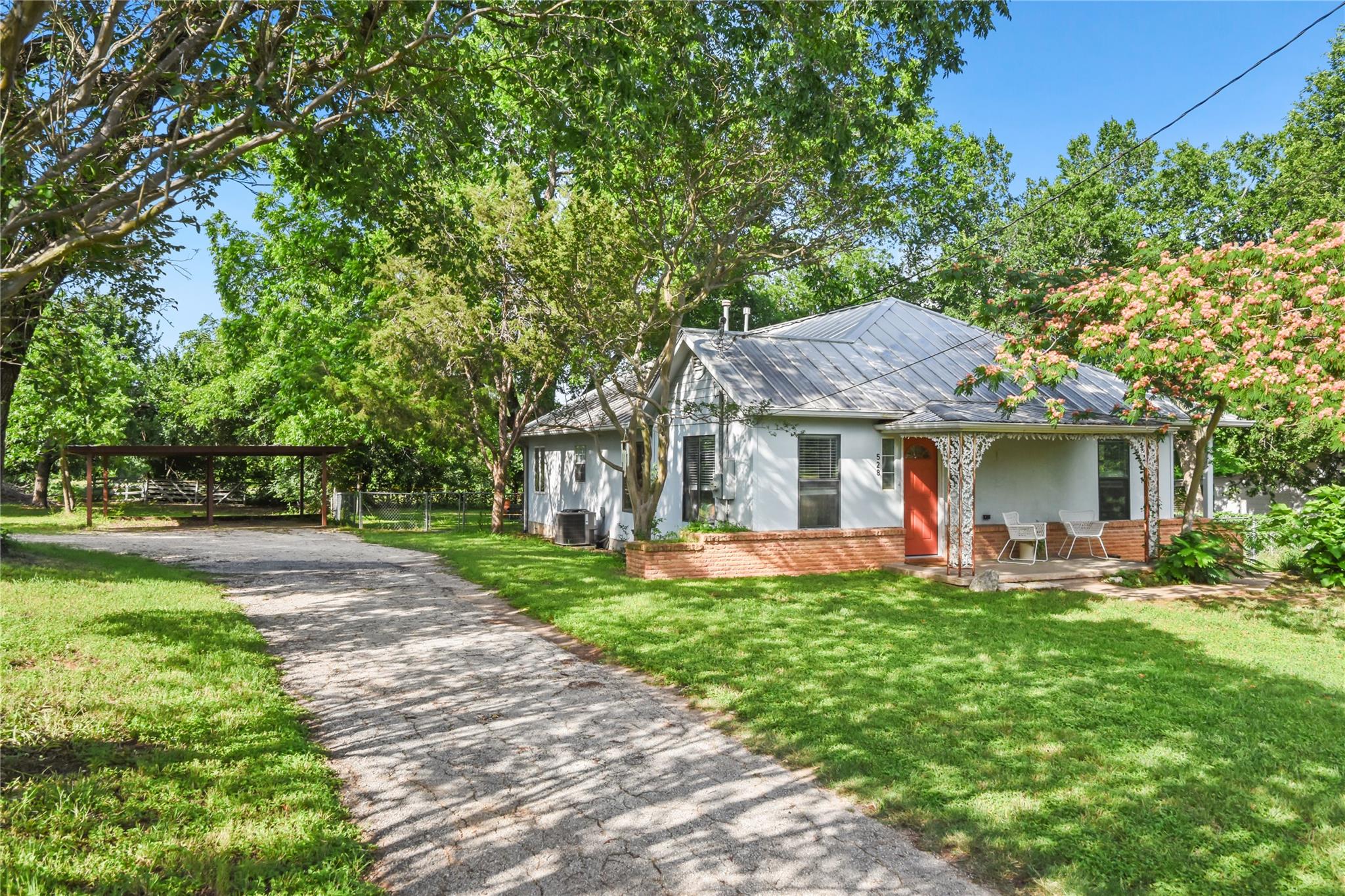 528 Old Mcdade Rd, Elgin, TX 78621