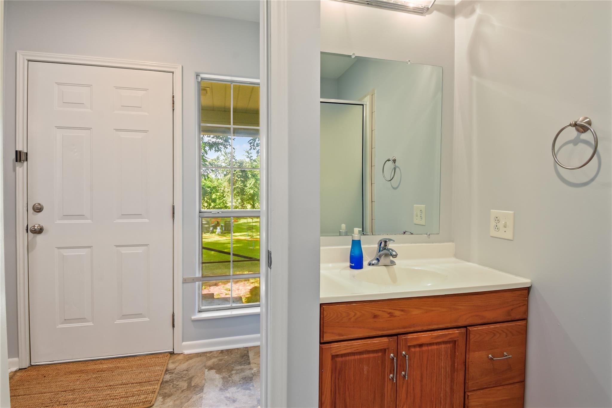 528 Old Mcdade Rd, Elgin, TX 78621