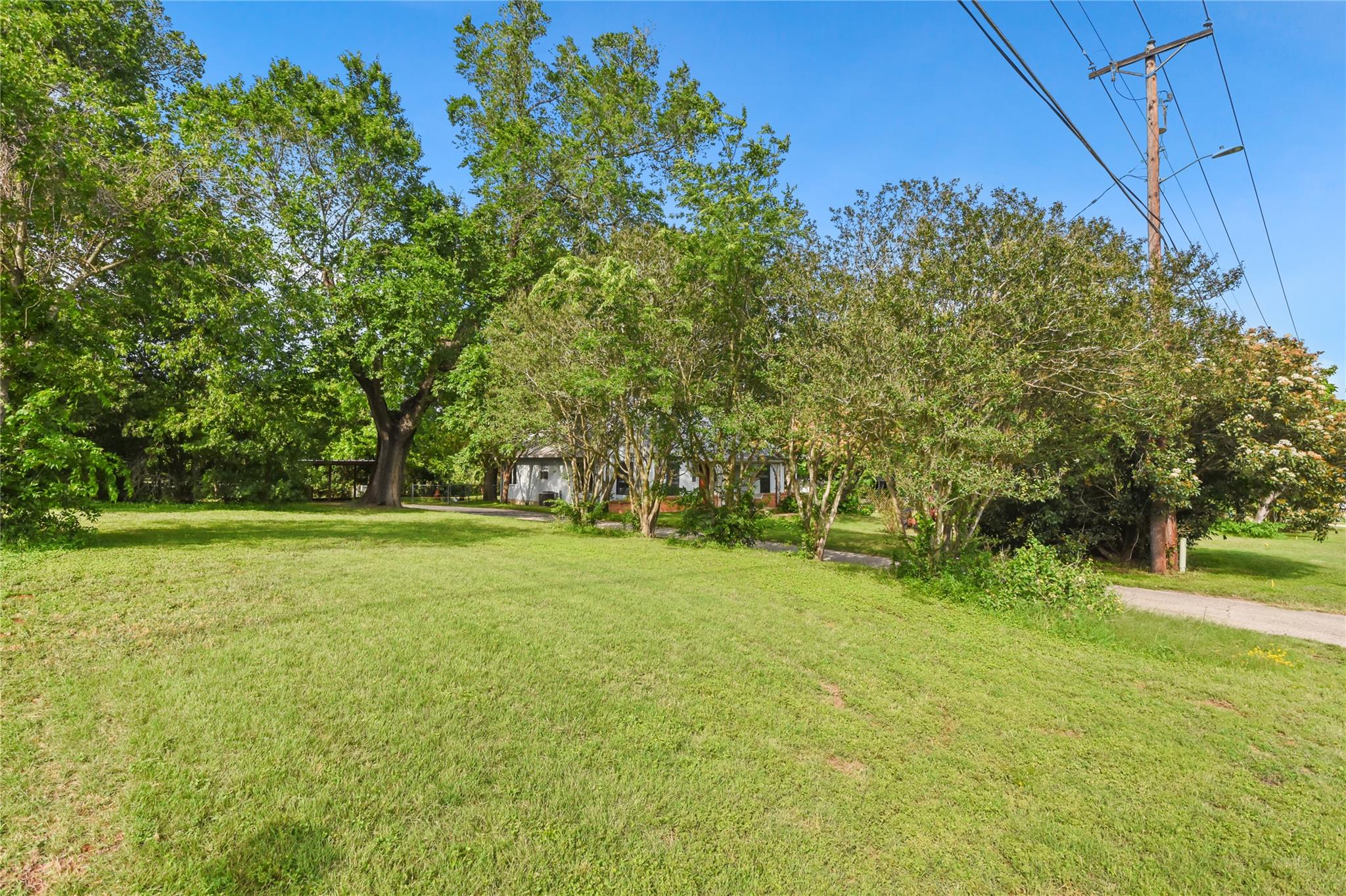 528 Old Mcdade Rd, Elgin, TX 78621