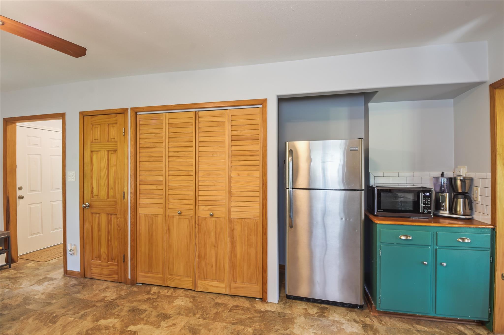 528 Old Mcdade Rd, Elgin, TX 78621