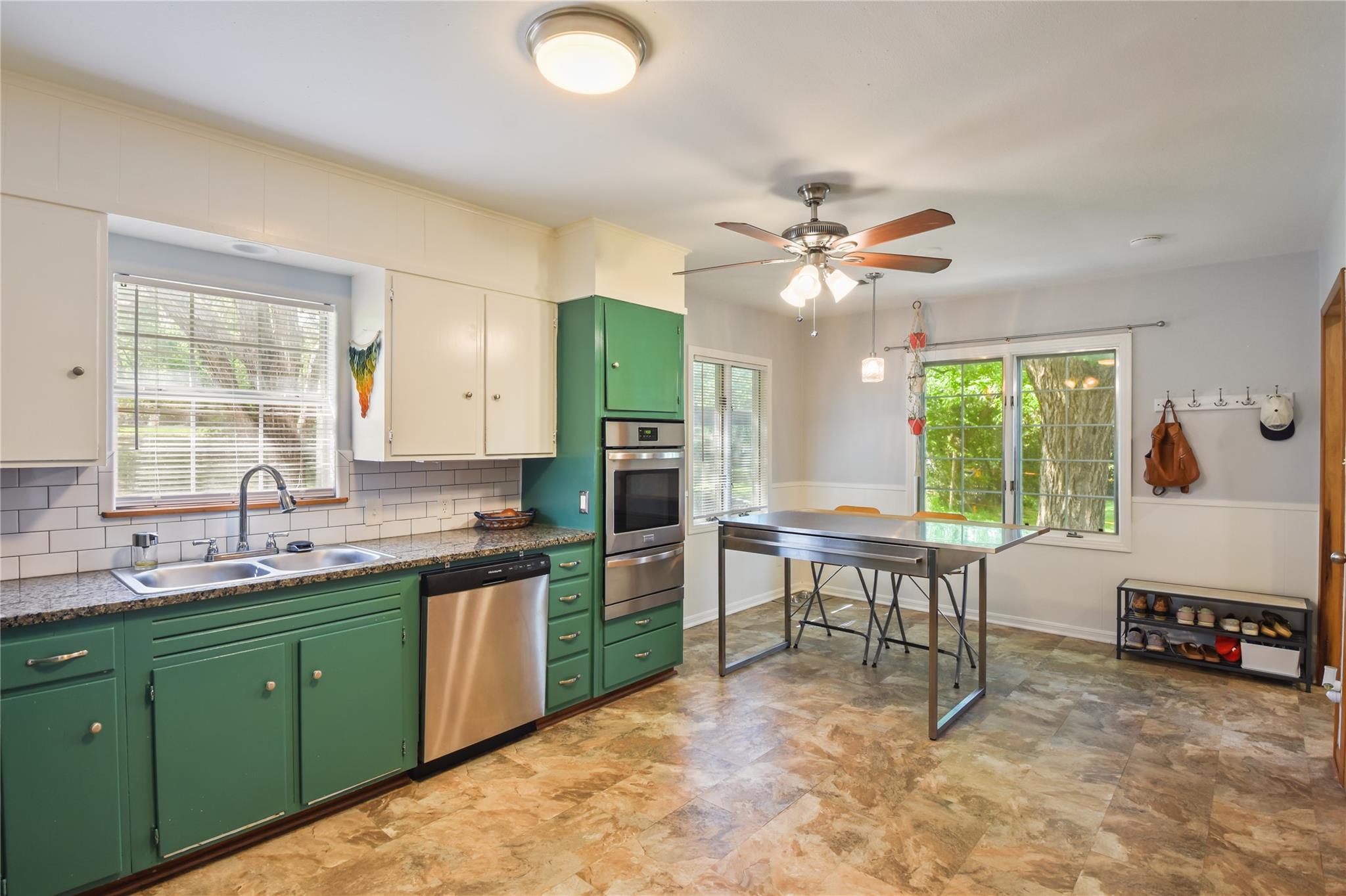 528 Old Mcdade Rd, Elgin, TX 78621