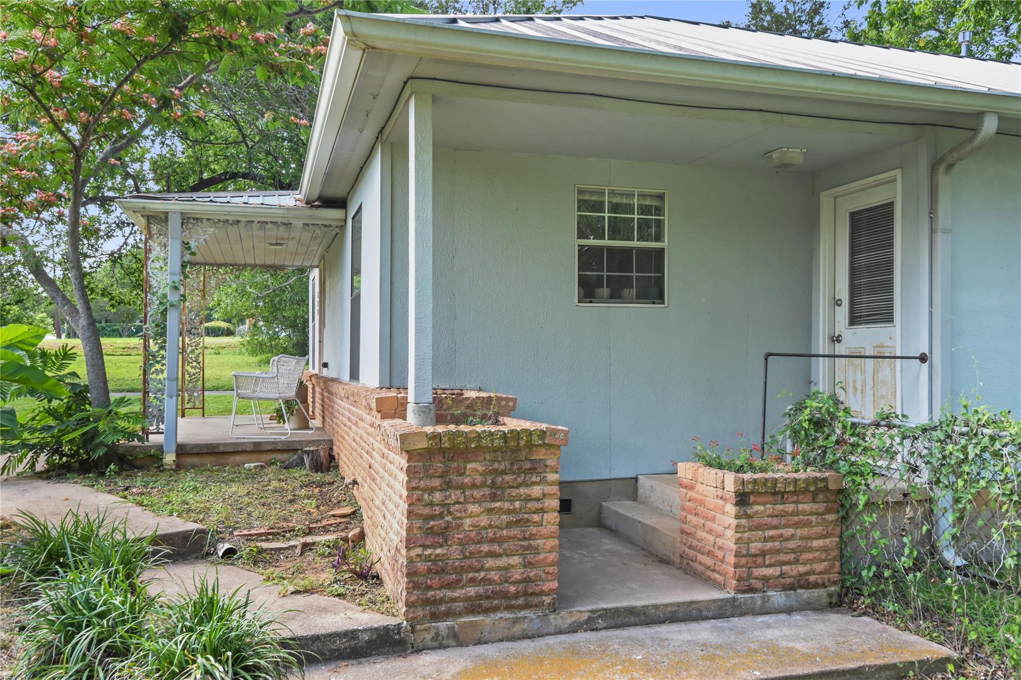 528 Old Mcdade Rd, Elgin, TX 78621