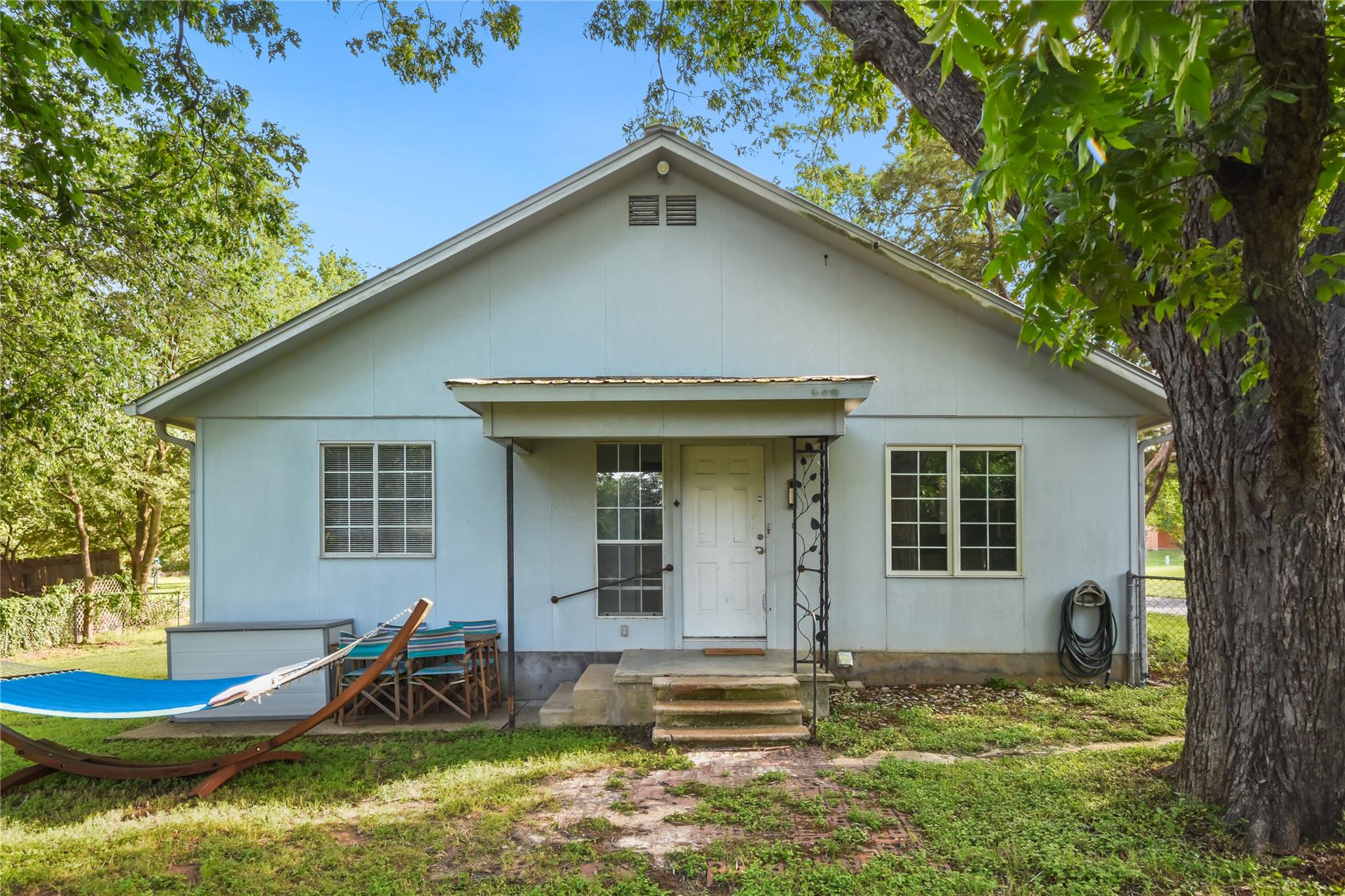 528 Old Mcdade Rd, Elgin, TX 78621