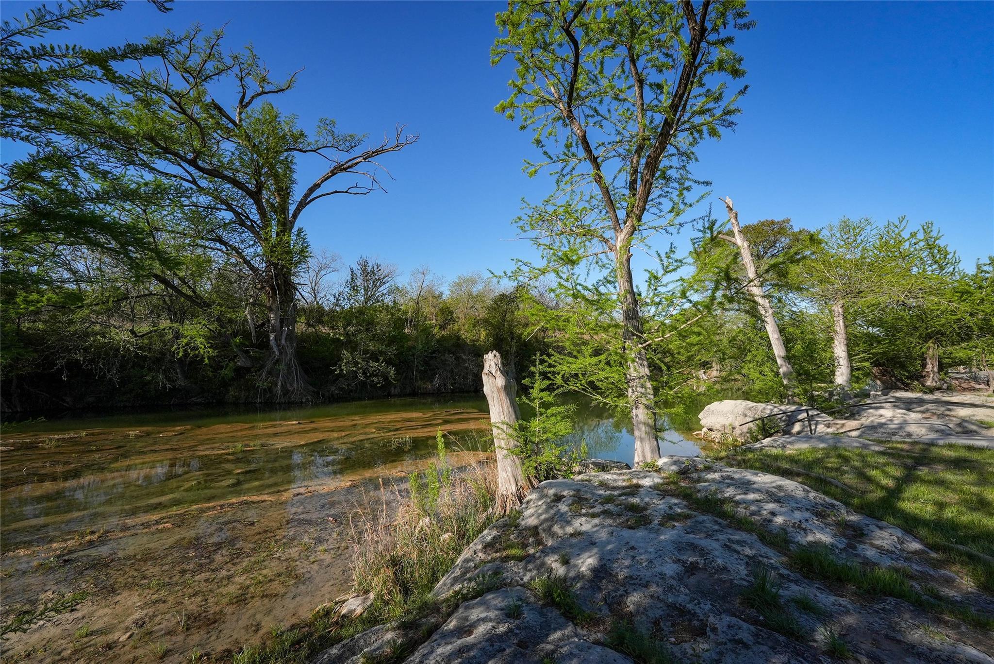 107 Edgewater Dr, Wimberley, TX 78676