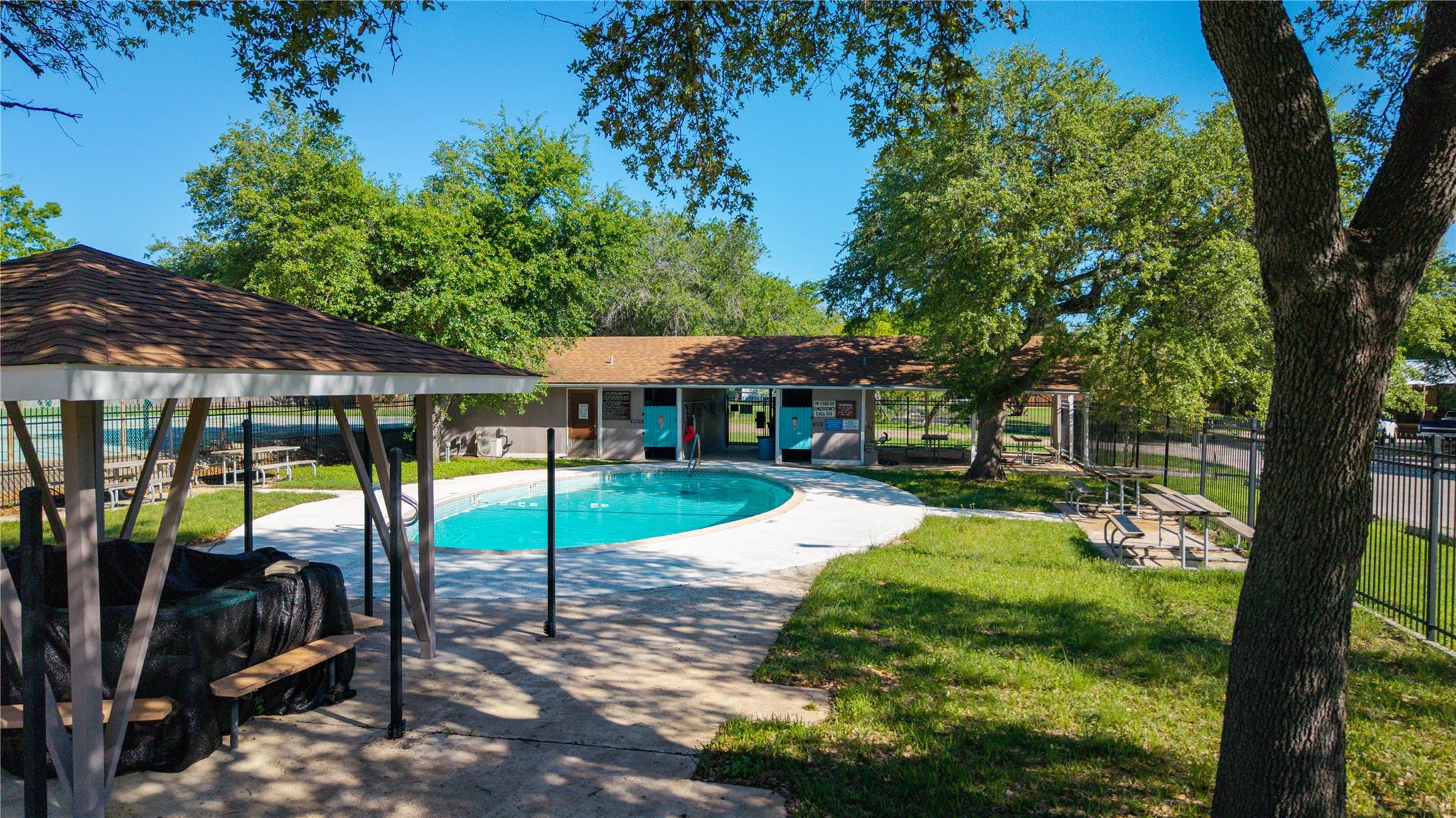 107 Edgewater Dr, Wimberley, TX 78676