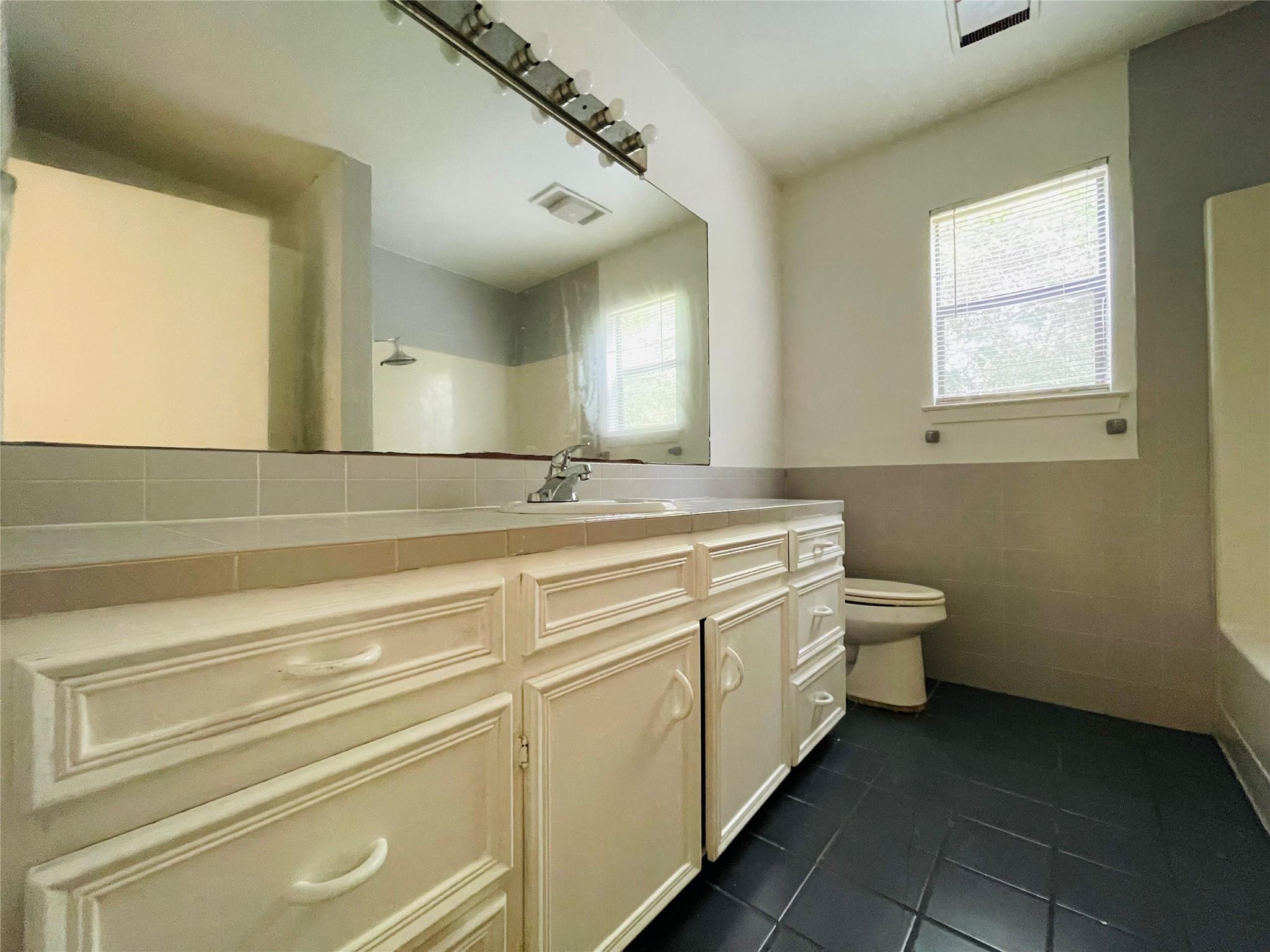 7402 Geneva Dr # B, Austin, TX 78723